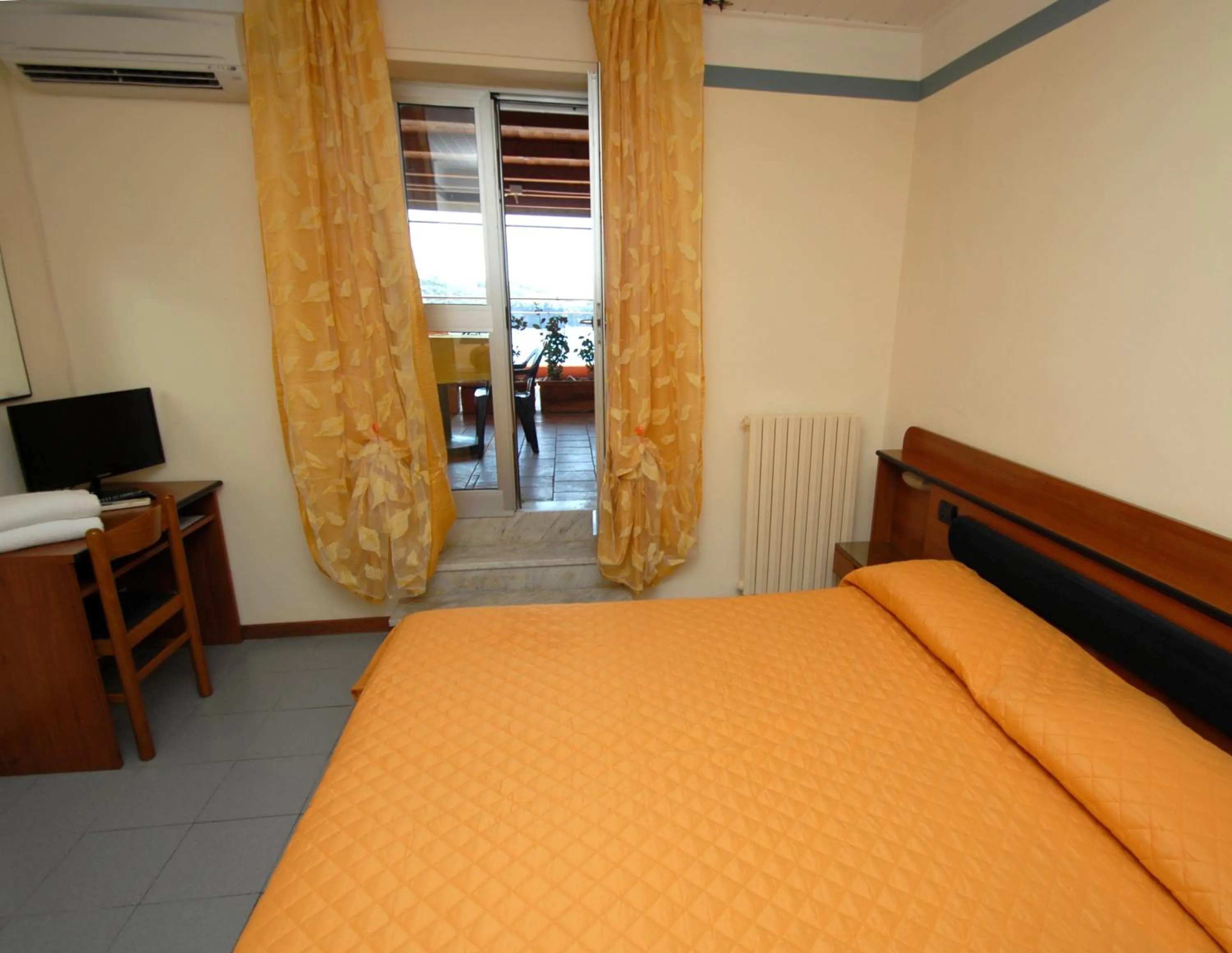 Bedroom, Bed in Hotel Baia Del Sorriso