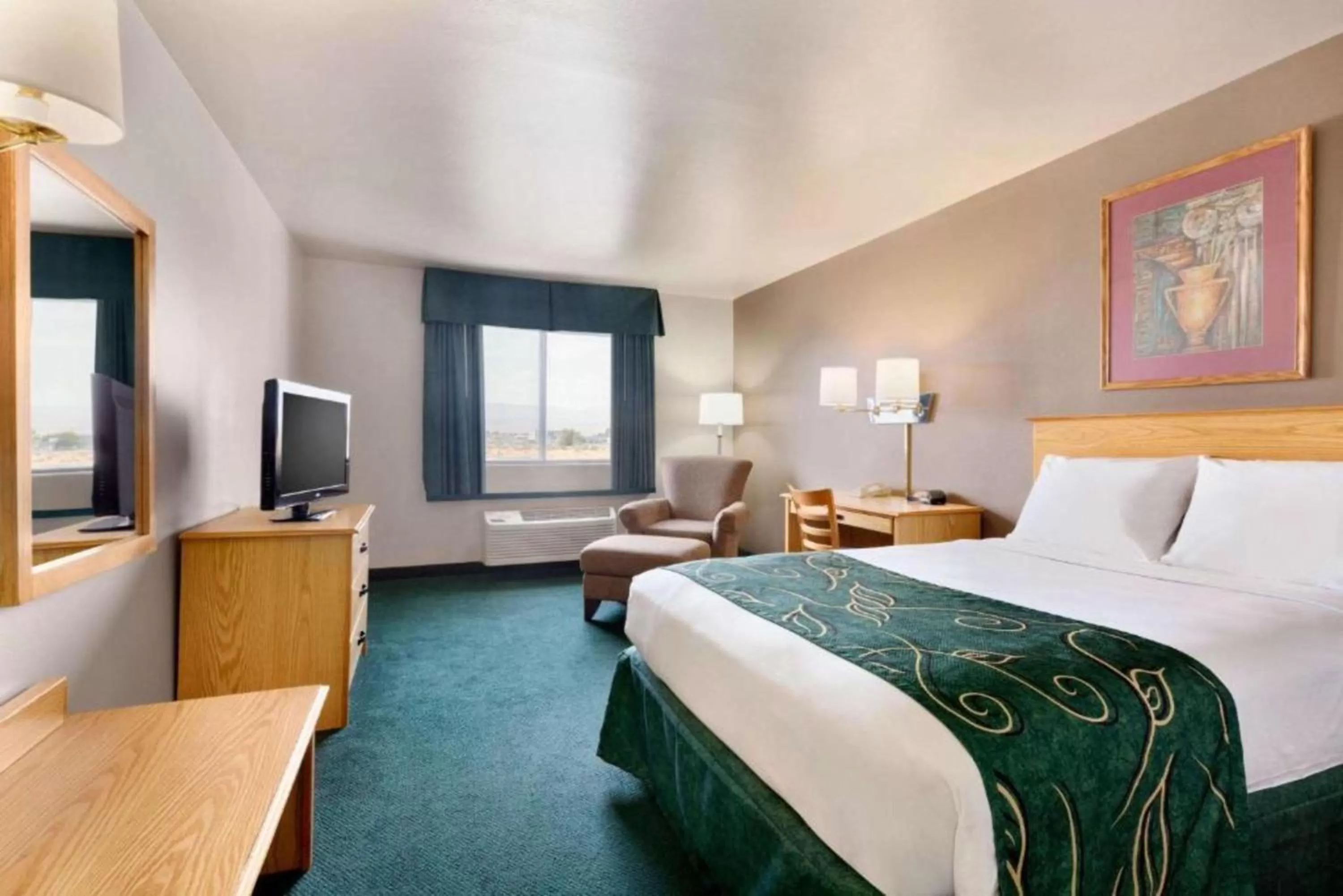 Bedroom, Bed in Travelodge by Wyndham Yermo