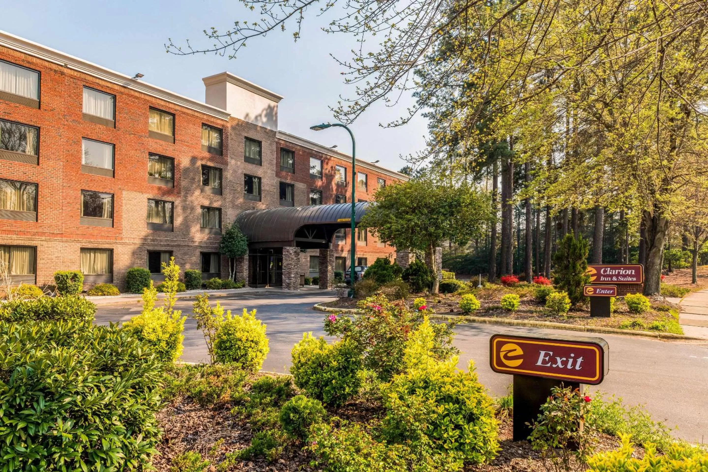 Property building in Lake Norman Inn and Suites