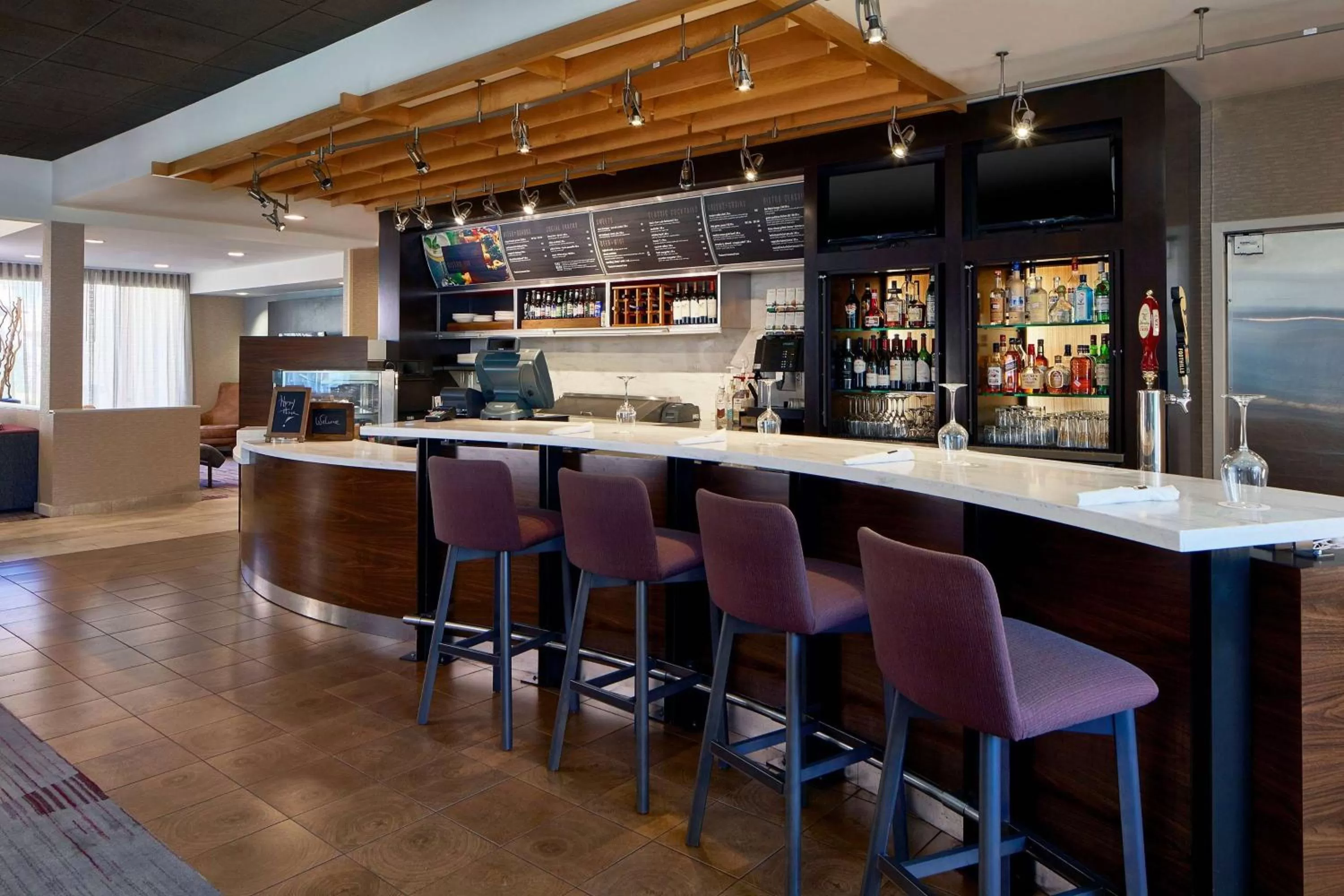 Lounge or bar in Sonesta Select Raleigh Durham Airport Morrisville