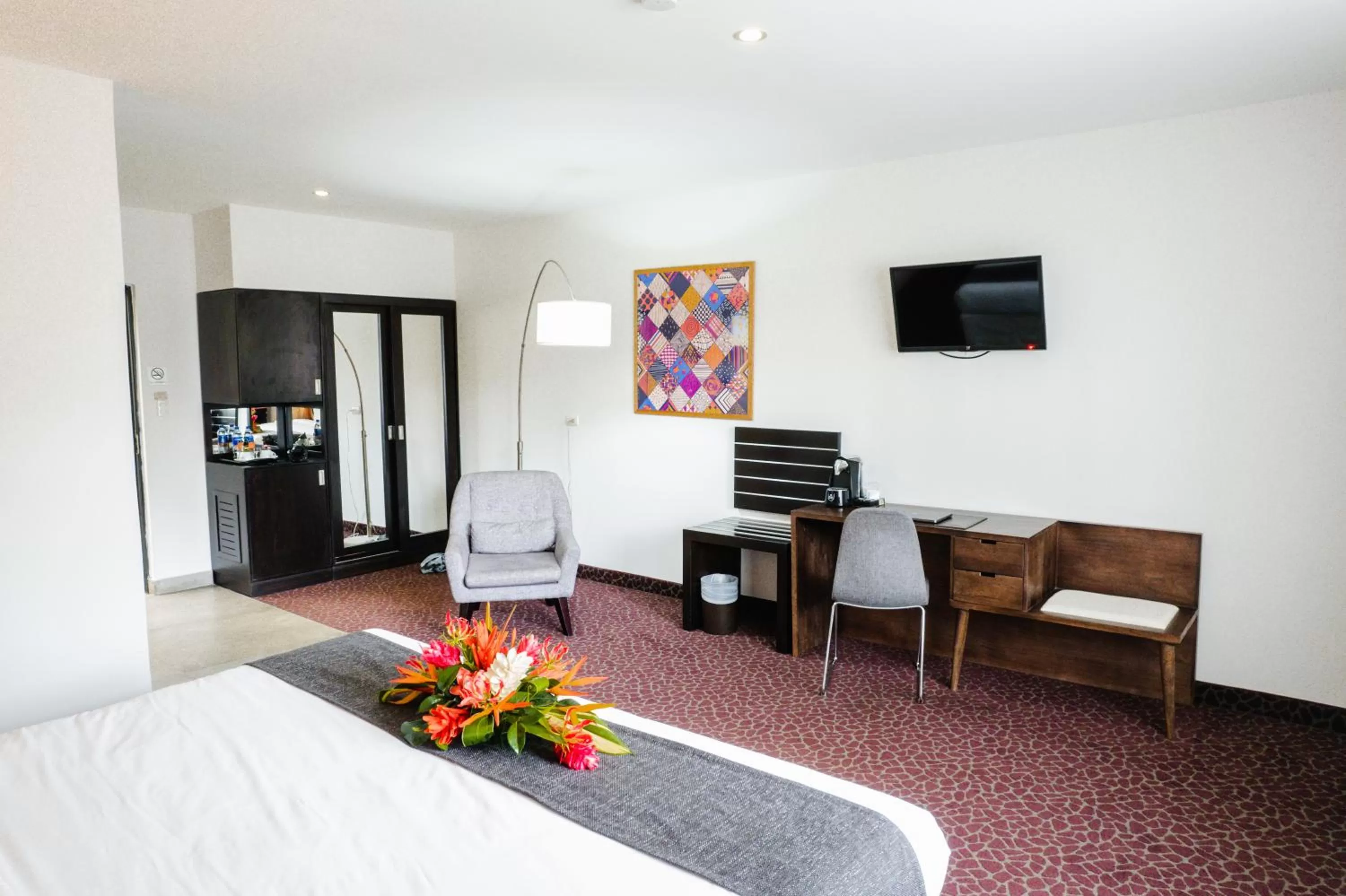 TV and multimedia, Bed in KC Hotel San Jose