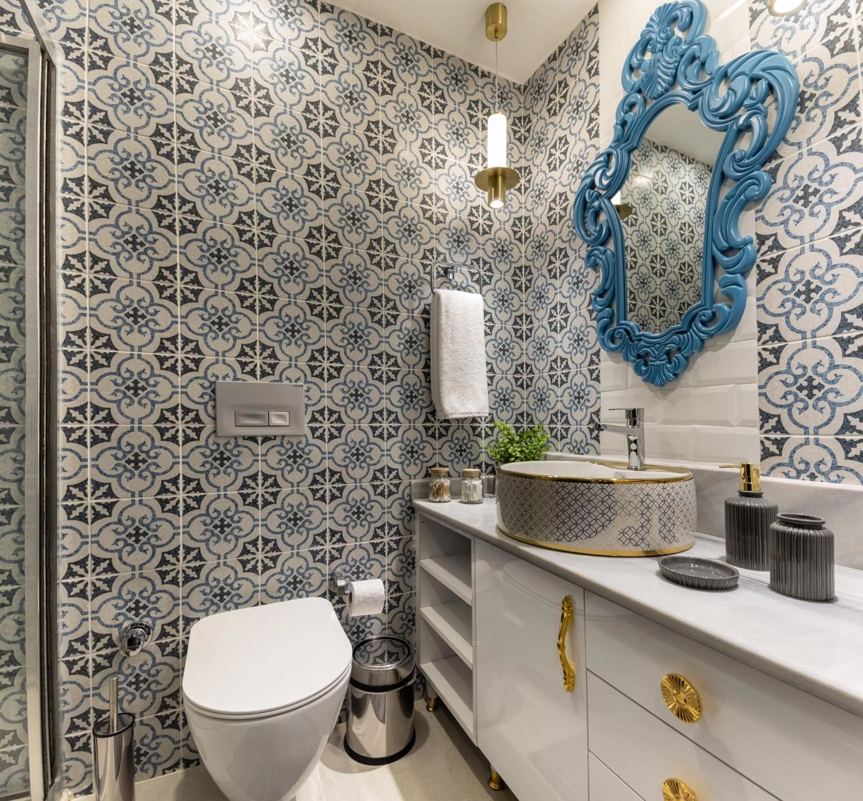 Shower in BayMari Suites City Life