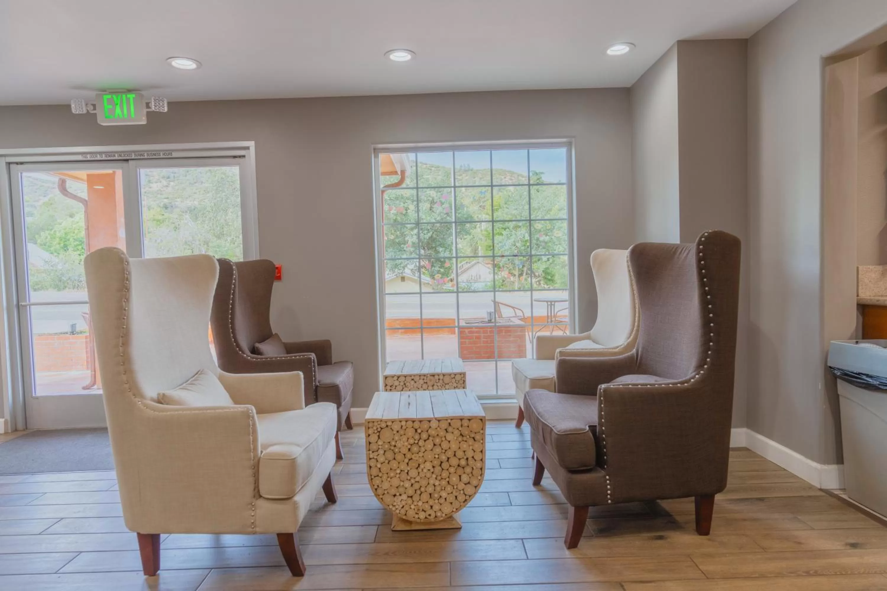 Lobby or reception in The Monarch Inn