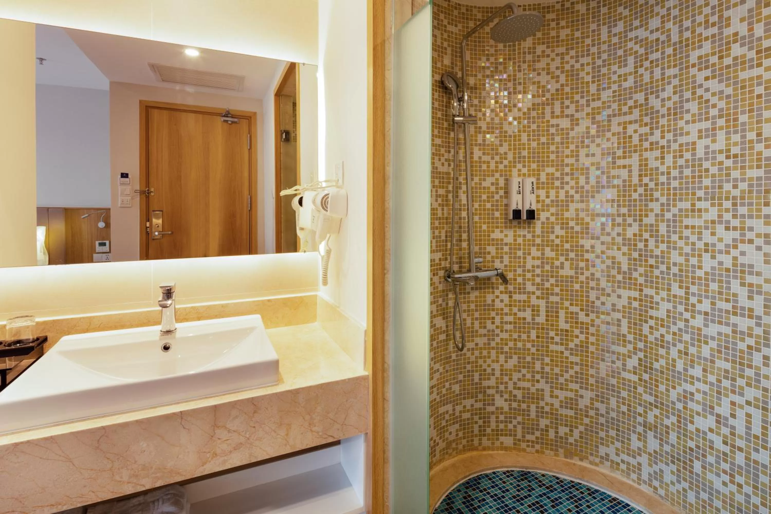 Shower in VENTANA NHA TRANG HOTEL