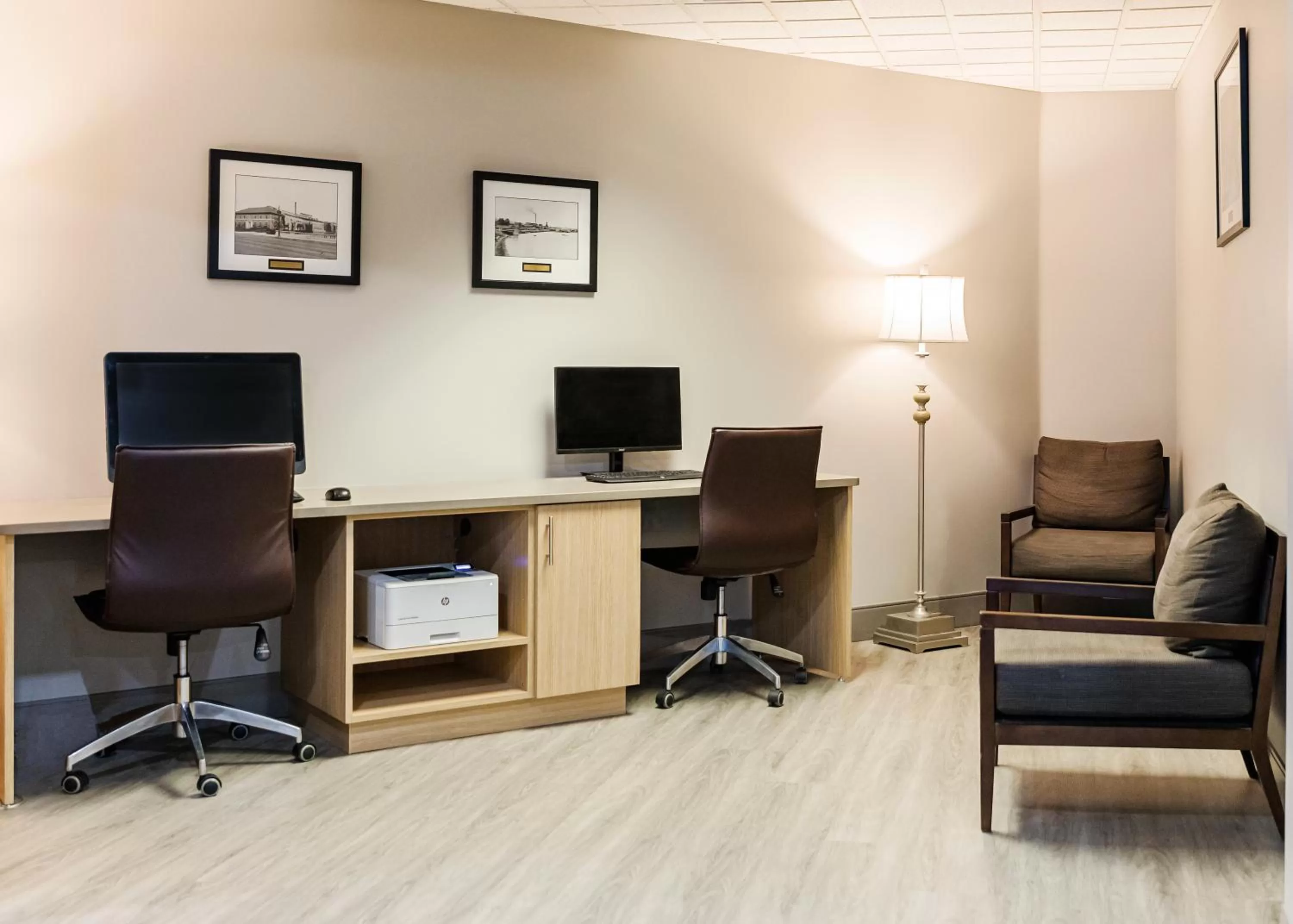 Business facilities in Country Inn & Suites by Radisson, Appleton Airport - Fox River Mall Area