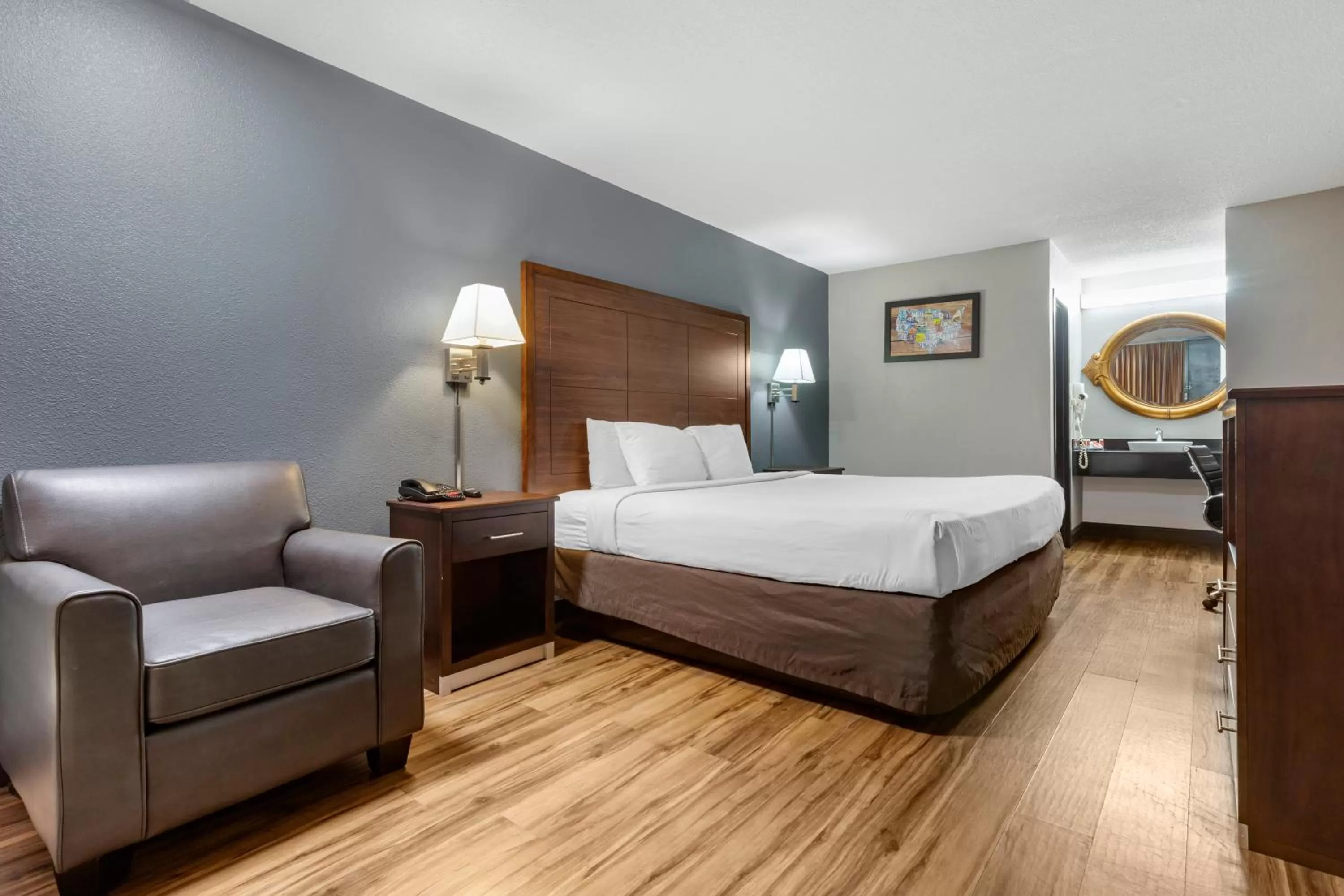 Standard King Room - Smoking in Econo Lodge Rock Hill