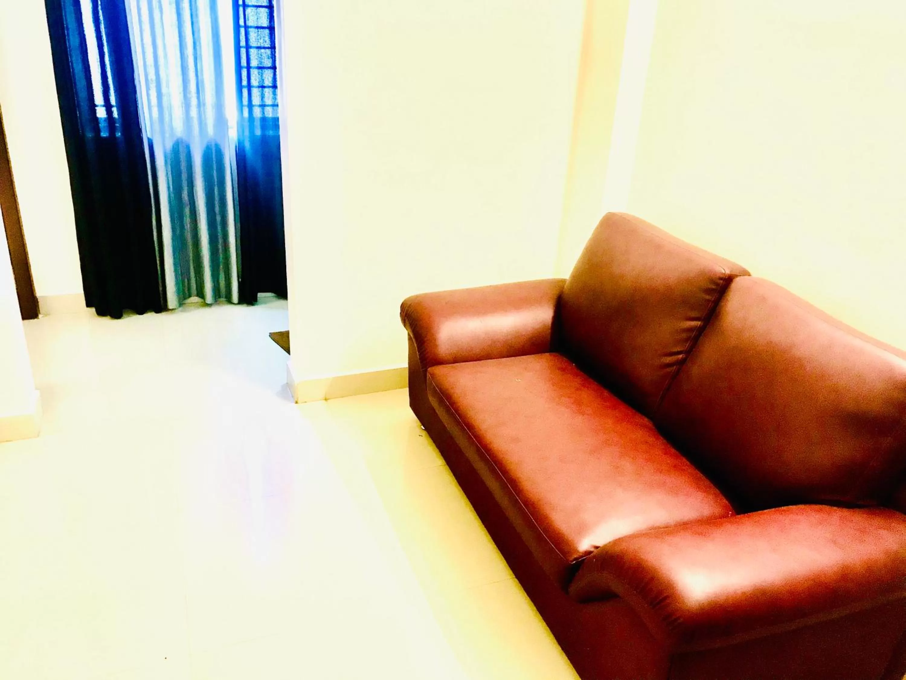 Living room in Hotel Half Moon Chennai