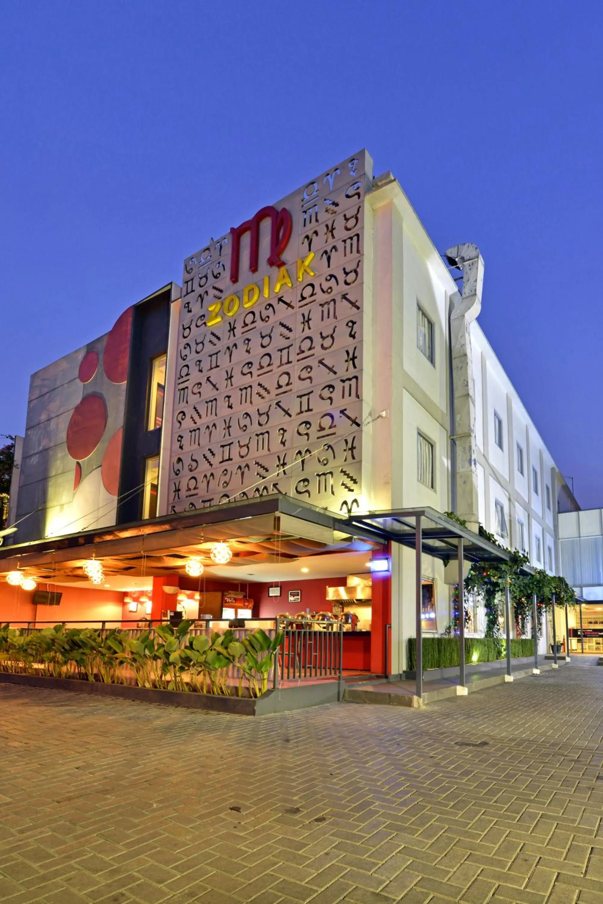 Facade/entrance in Zodiak Sutami by KAGUM Hotels