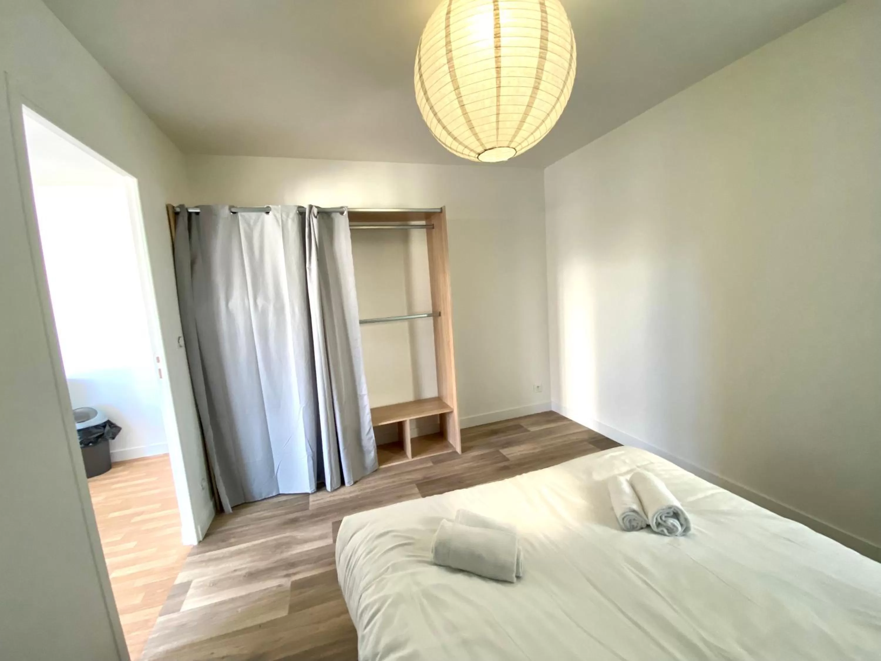 Bed in Bienvenue chez vous, Déplacement Pro