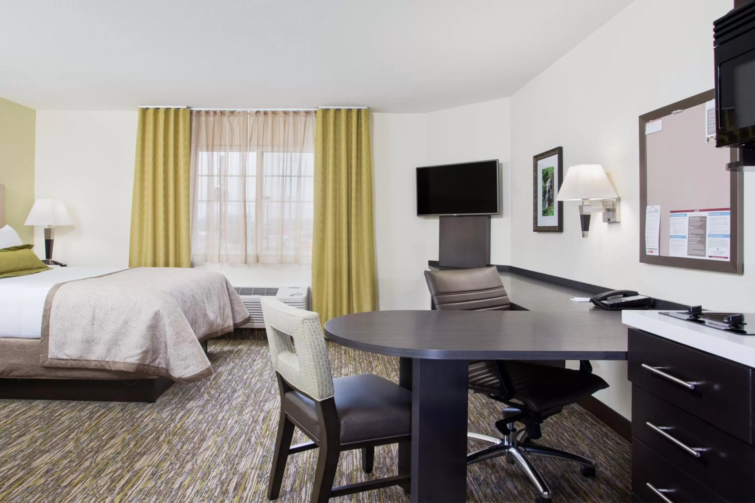 Photo of the whole room, Bed in Candlewood Suites Fort Campbell - Oak Grove by IHG