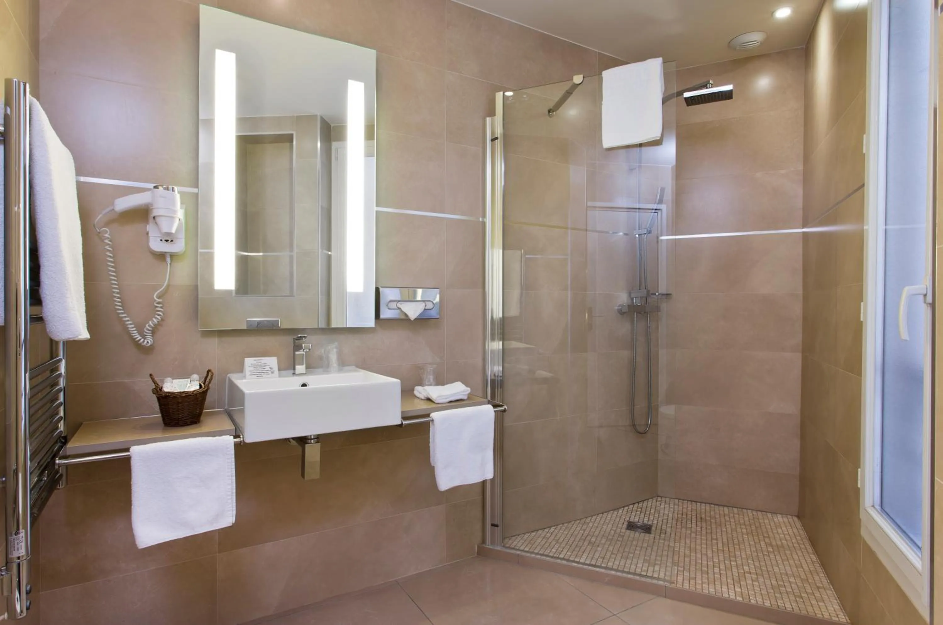 Hotel de L'Empereur by Malone