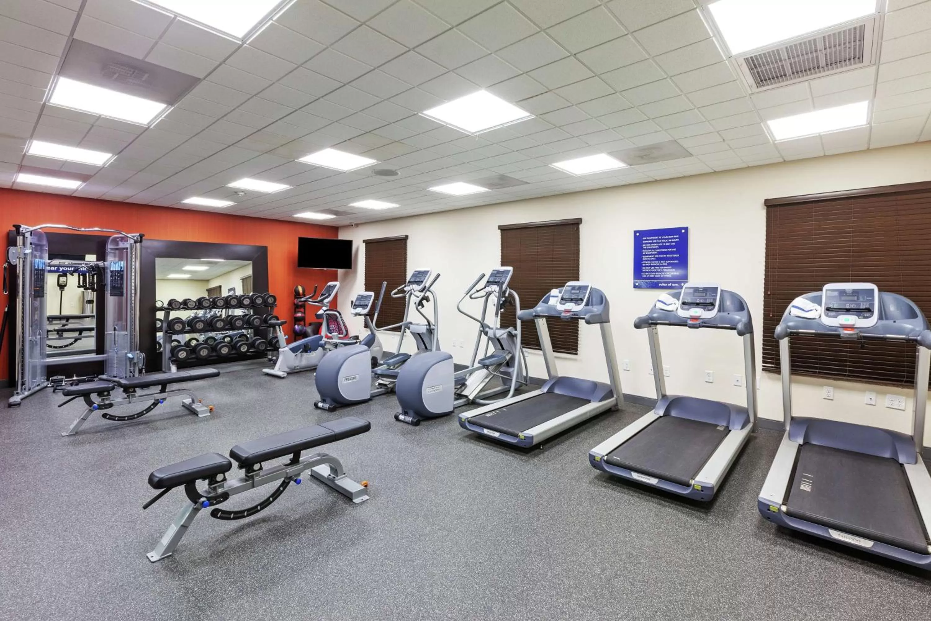 Fitness centre/facilities in Hampton Inn & Suites Houston North IAH, TX