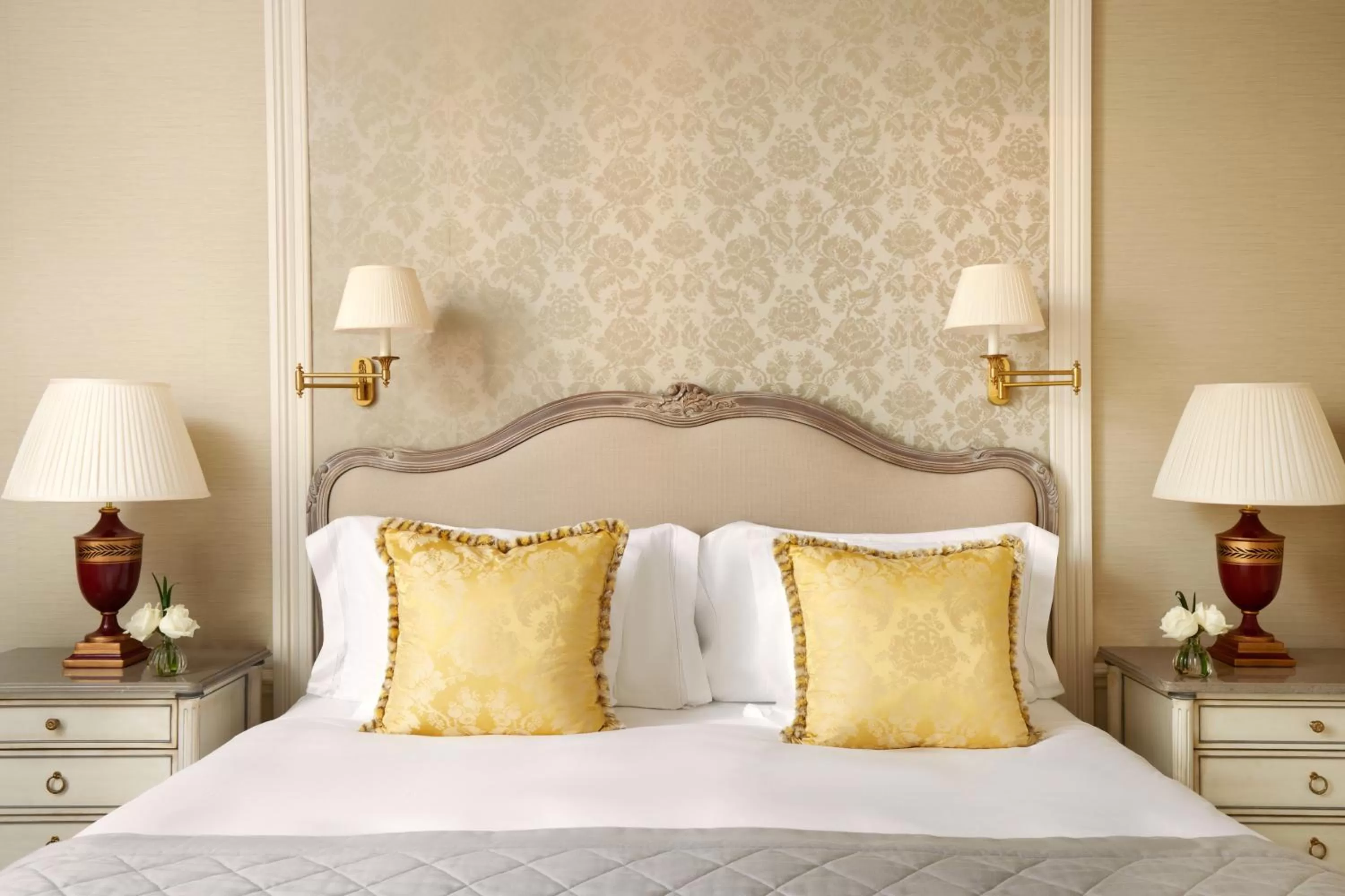 Bed in Beau-Rivage Genève