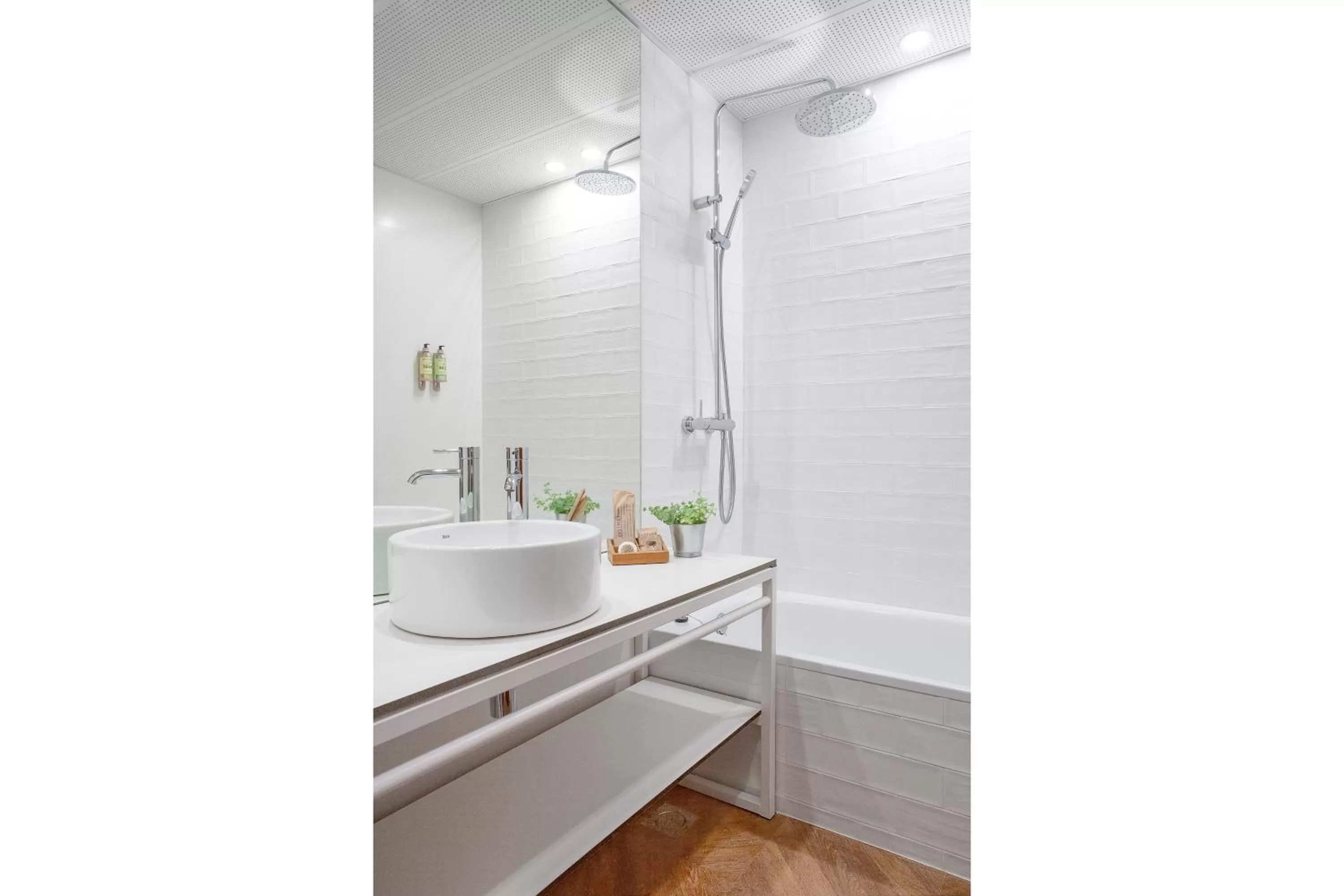 Bathroom in Gaudi Hotel