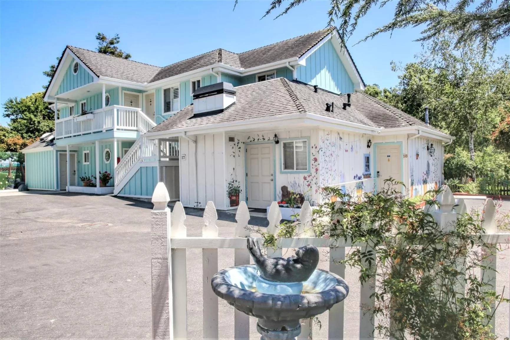 Property building in Bluebird Inn