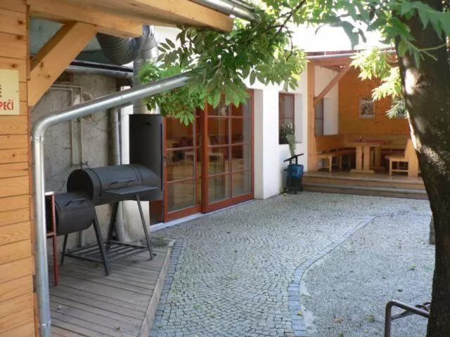 Restaurant/places to eat in Hotel Saloon