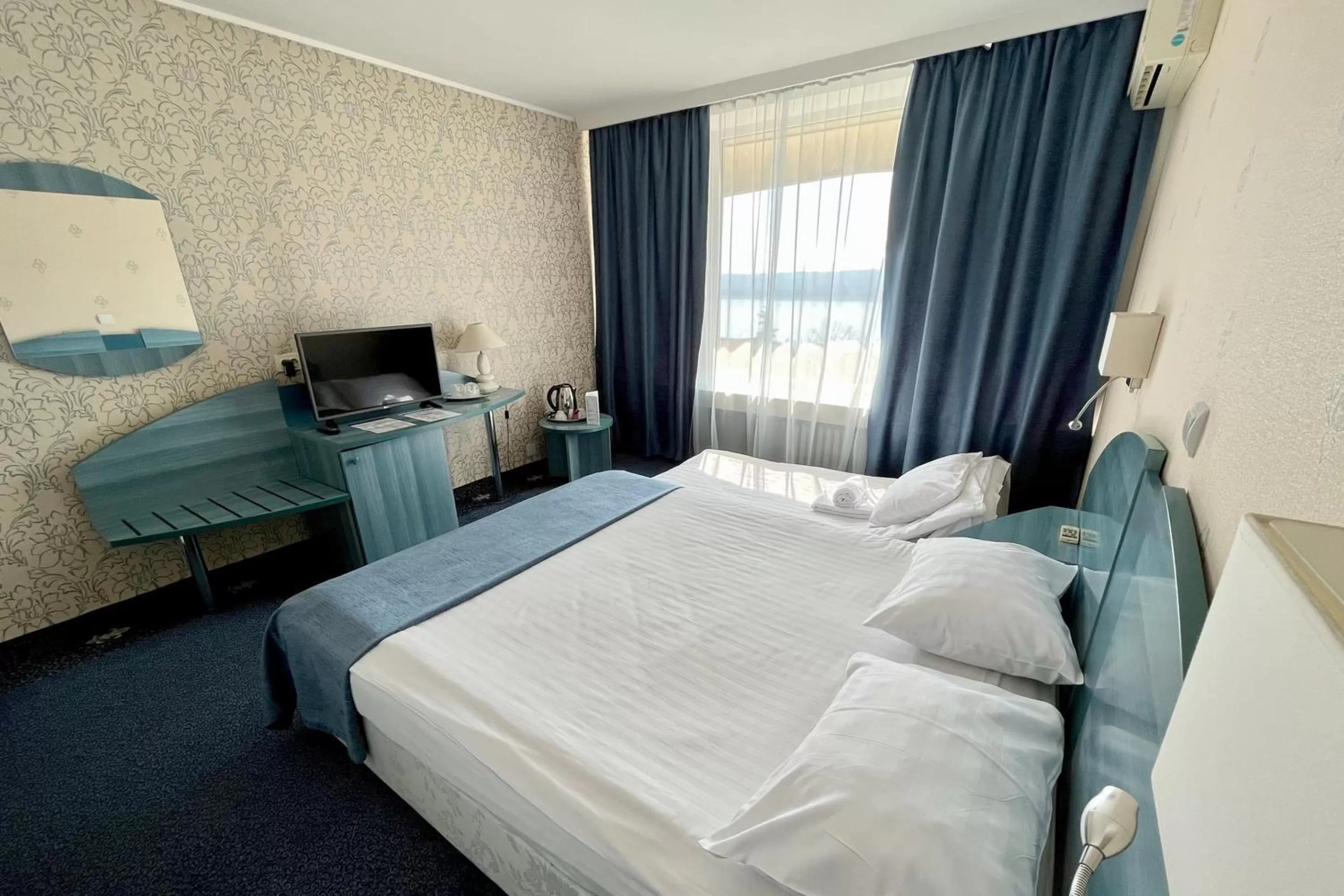 Photo of the whole room, Bed in Continental Drobeta Turnu Severin