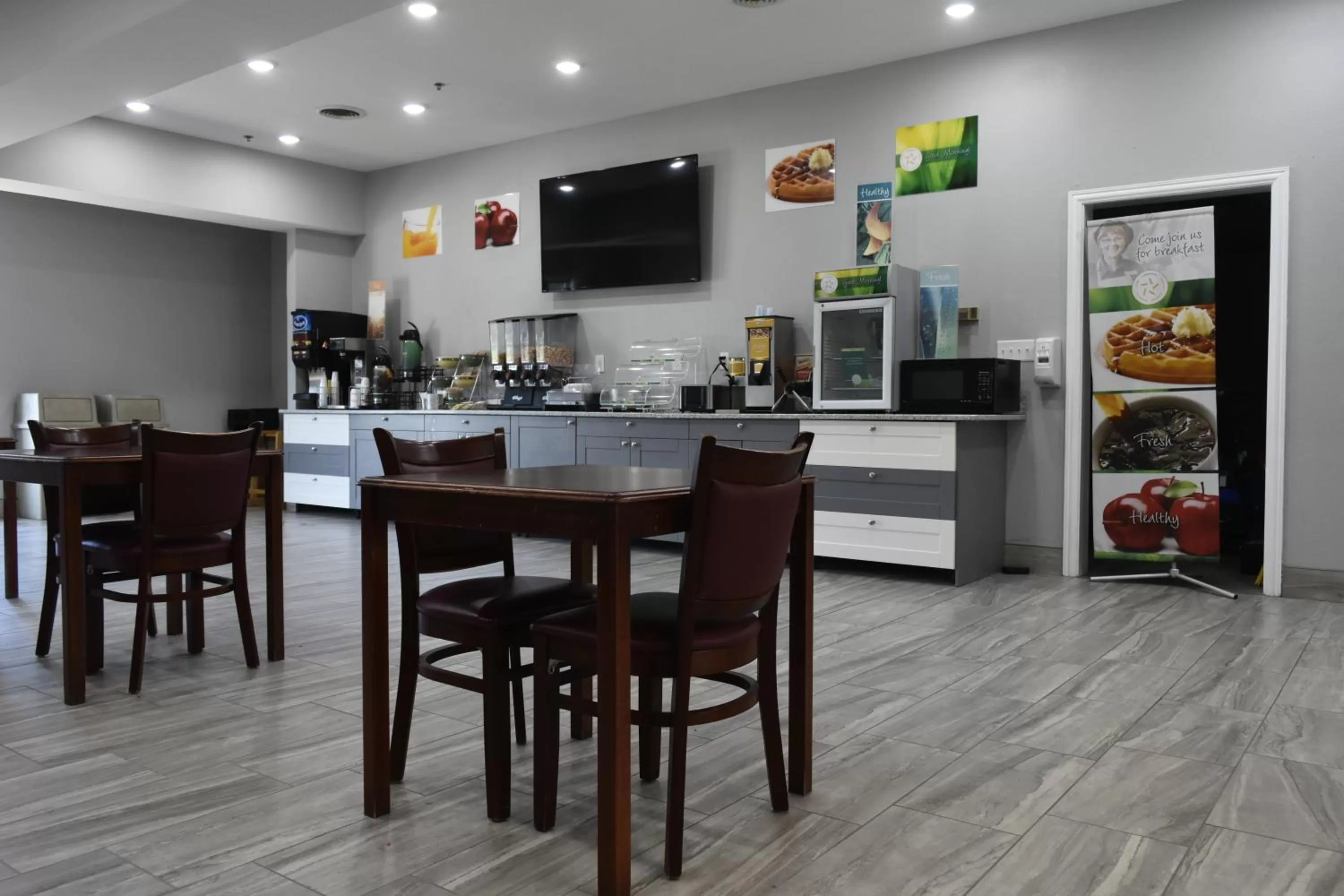 Dining area in Quality Inn & Suites Brooks Louisville South