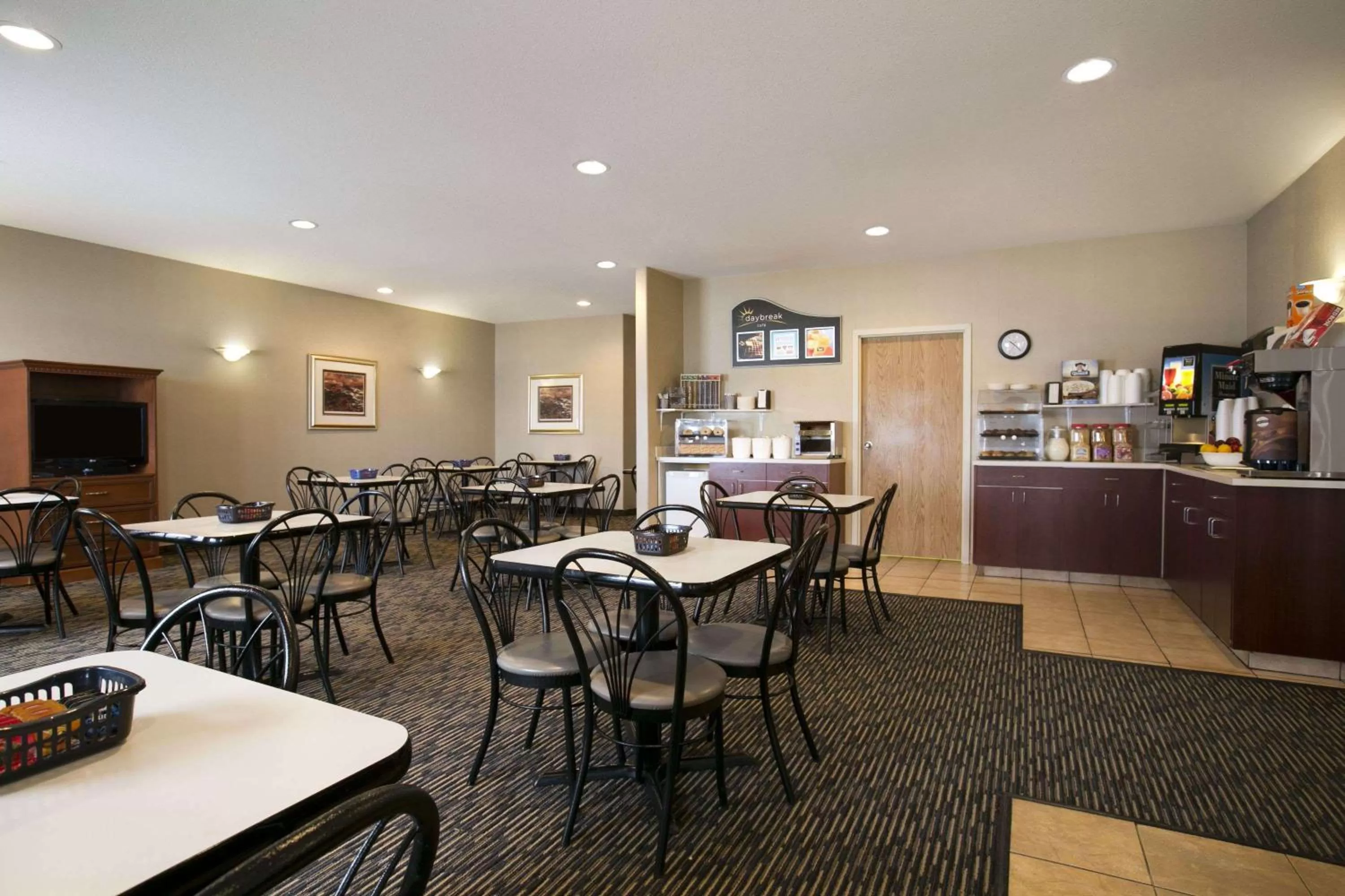 Restaurant/places to eat in Days Inn by Wyndham Moose Jaw