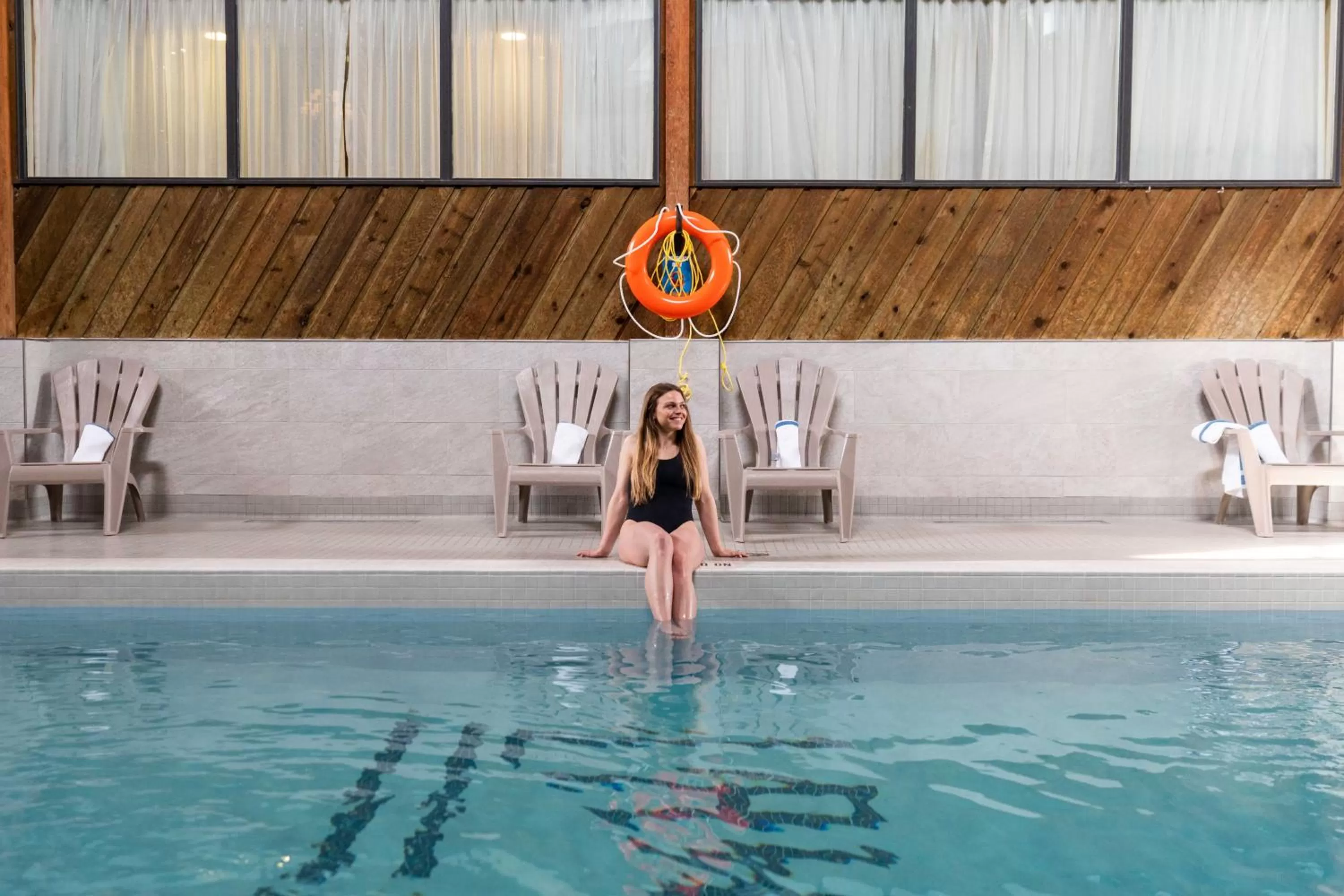 Swimming pool in Lake Louise Inn
