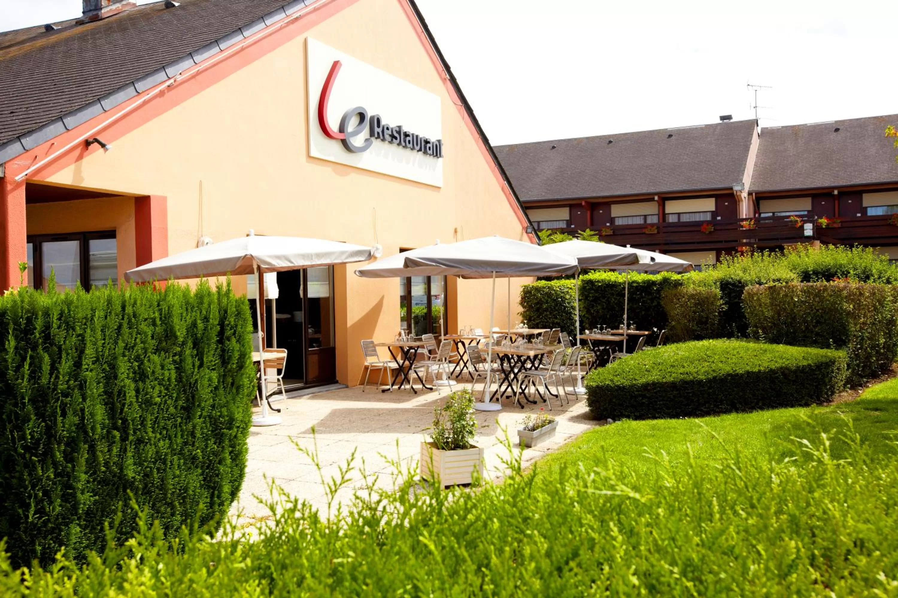 Facade/entrance in Campanile Rouen Nord - Barentin