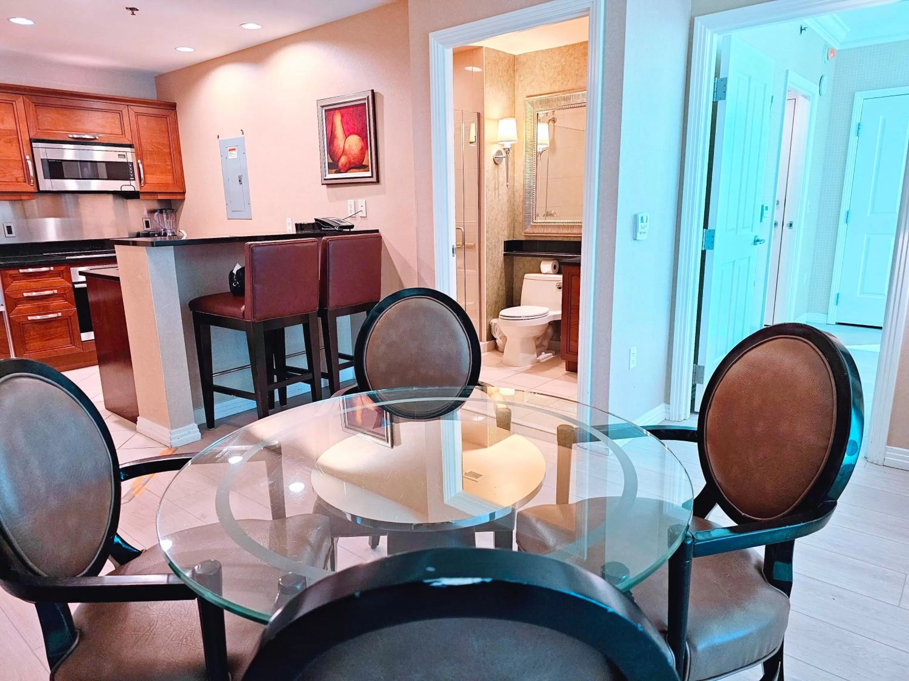 Living room, Restaurant/Places to Eat in MGM Signature Strip view balcony full kitchen - 1 Br suite 2 full bath - F1 track view