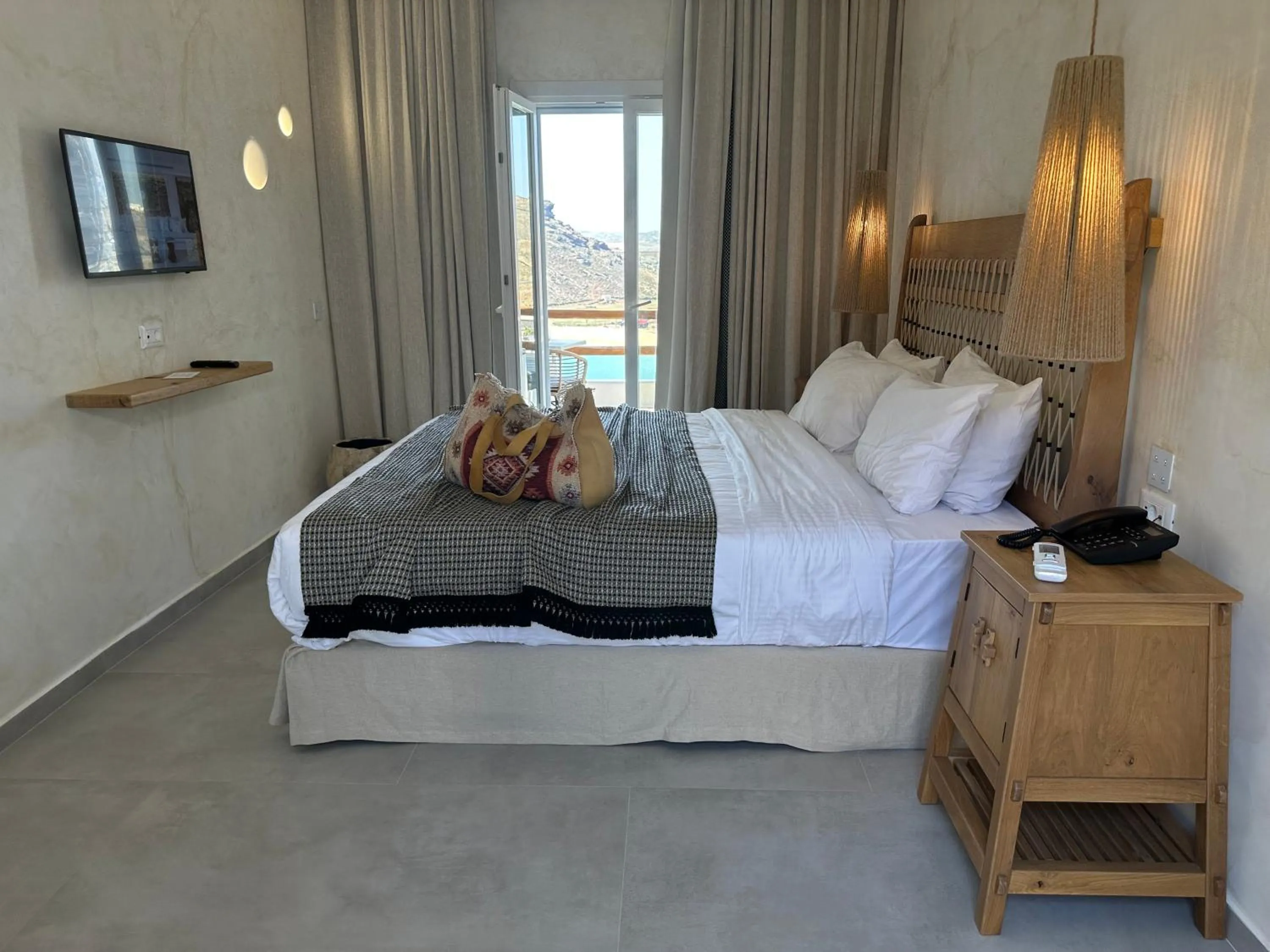 TV and multimedia, Bed in Panormos Village Hotel