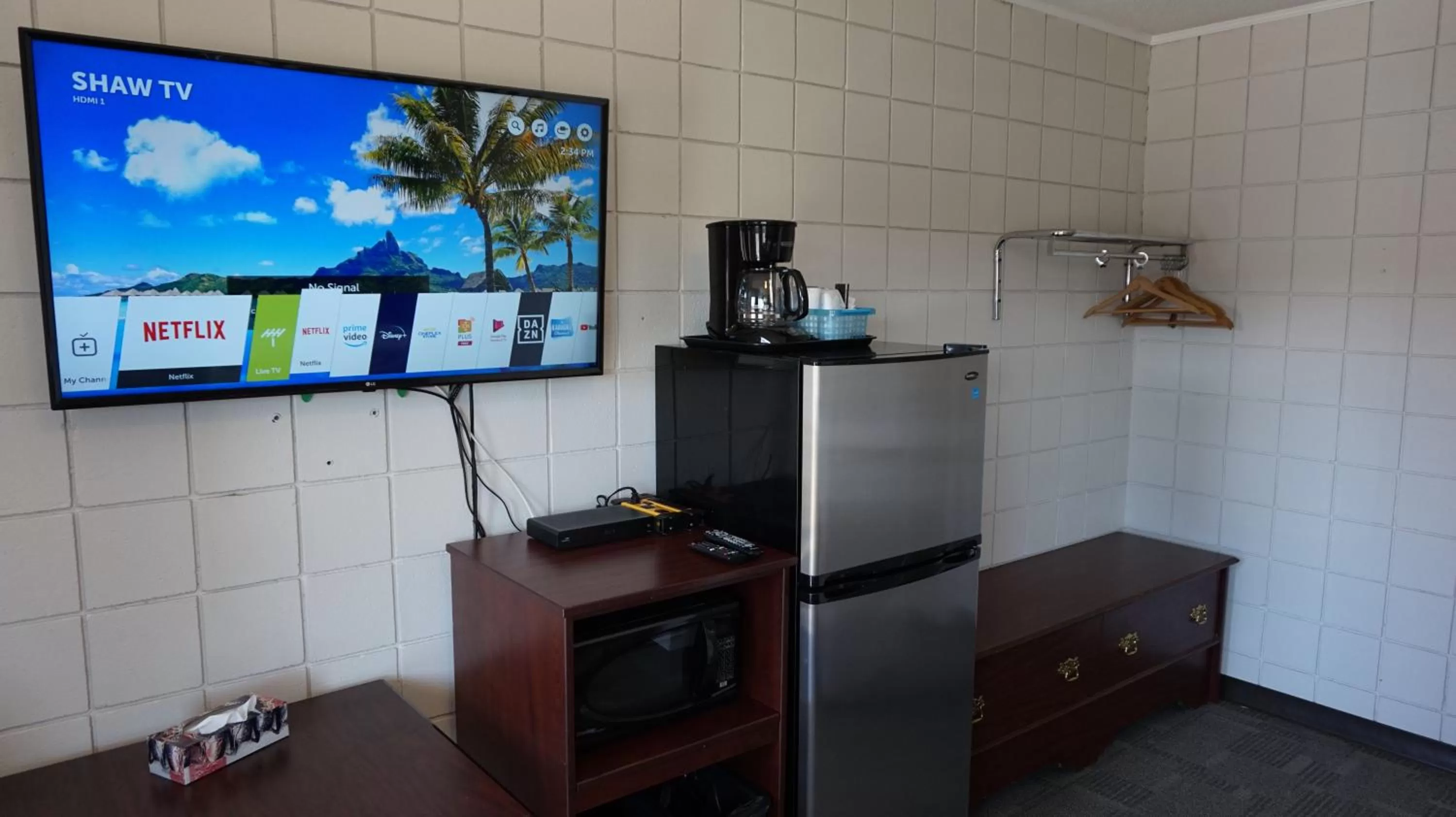 TV/Entertainment Center in Caravel Motel