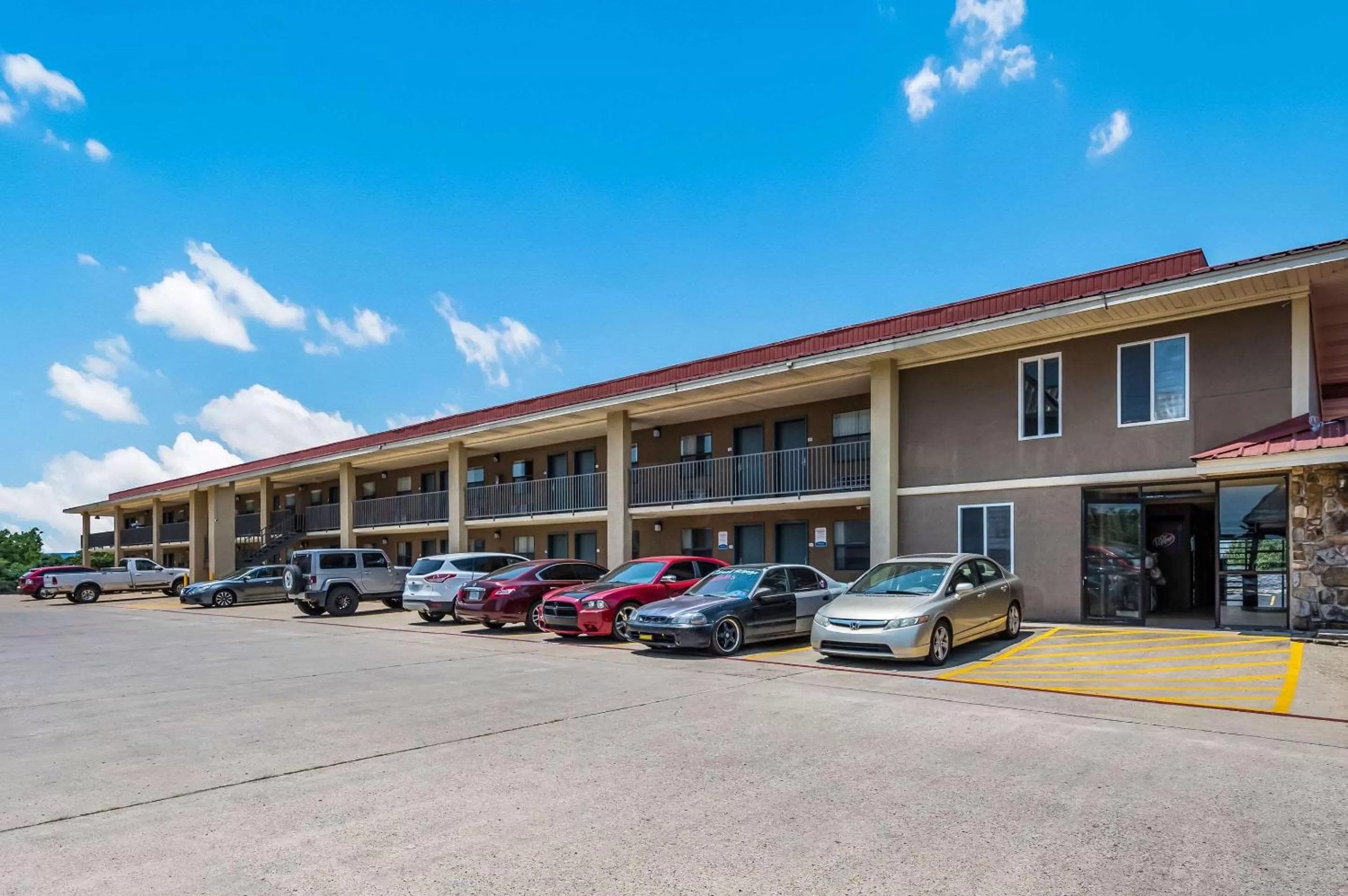 Property building in Quality Inn & Suites Hot Springs-Lake Hamilton