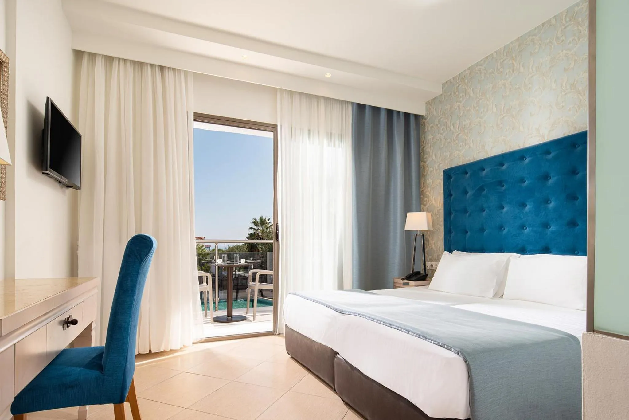 Bed in Flegra Palace