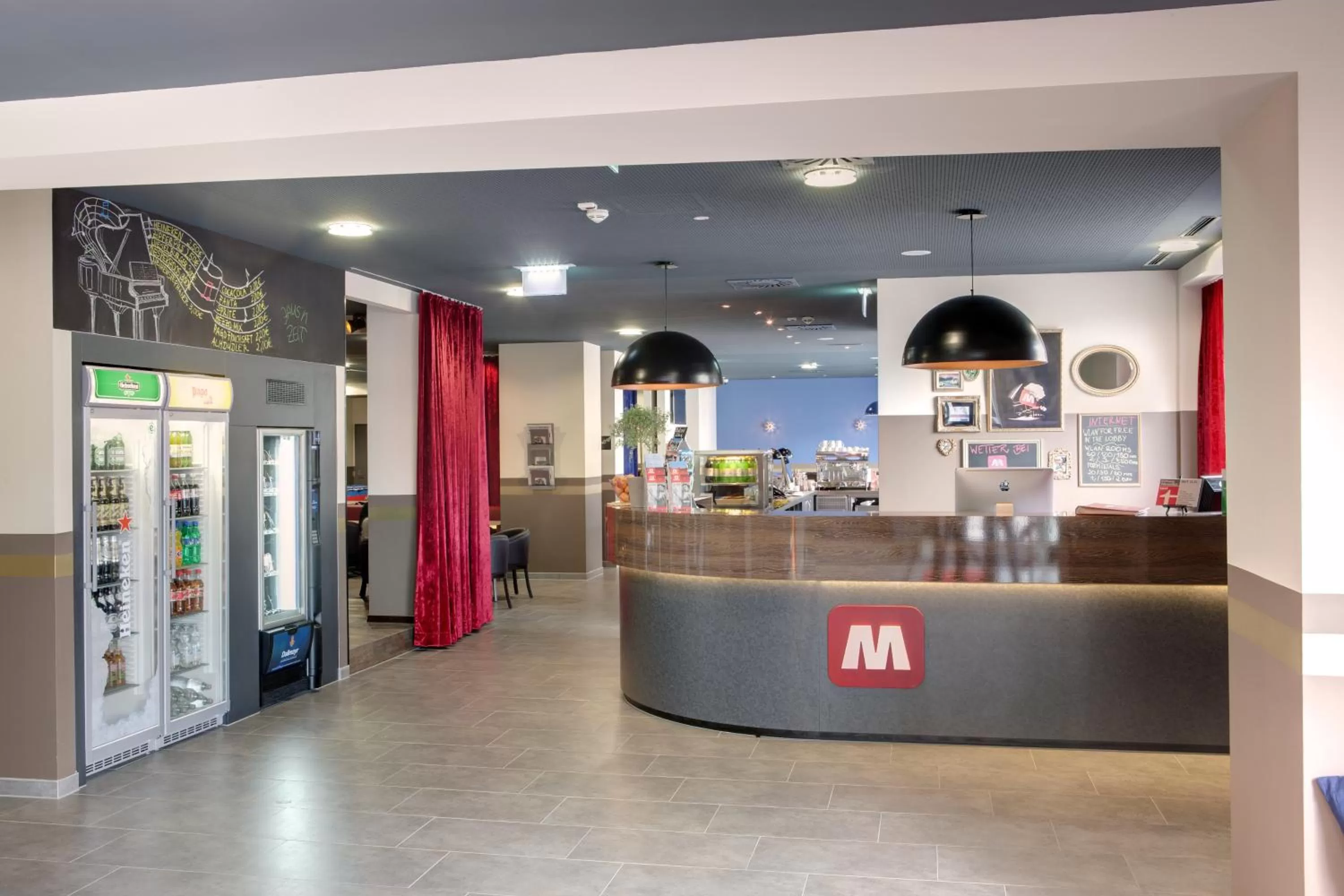 Communal lounge/ TV room in MEININGER Hotel Salzburg City Center