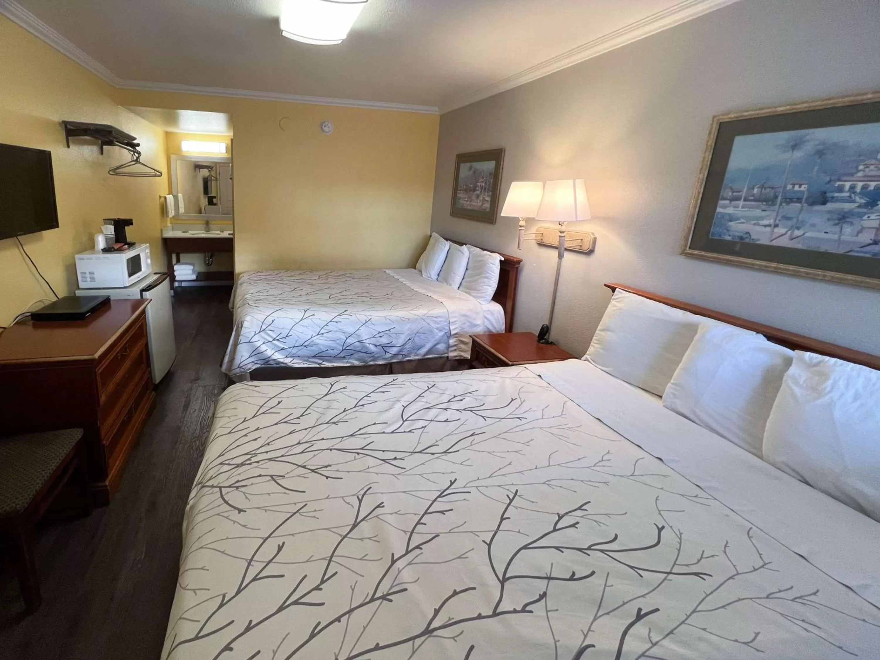 Bedroom, Bed in Motel 6 San Francisco CA Fisherman"s Wharf