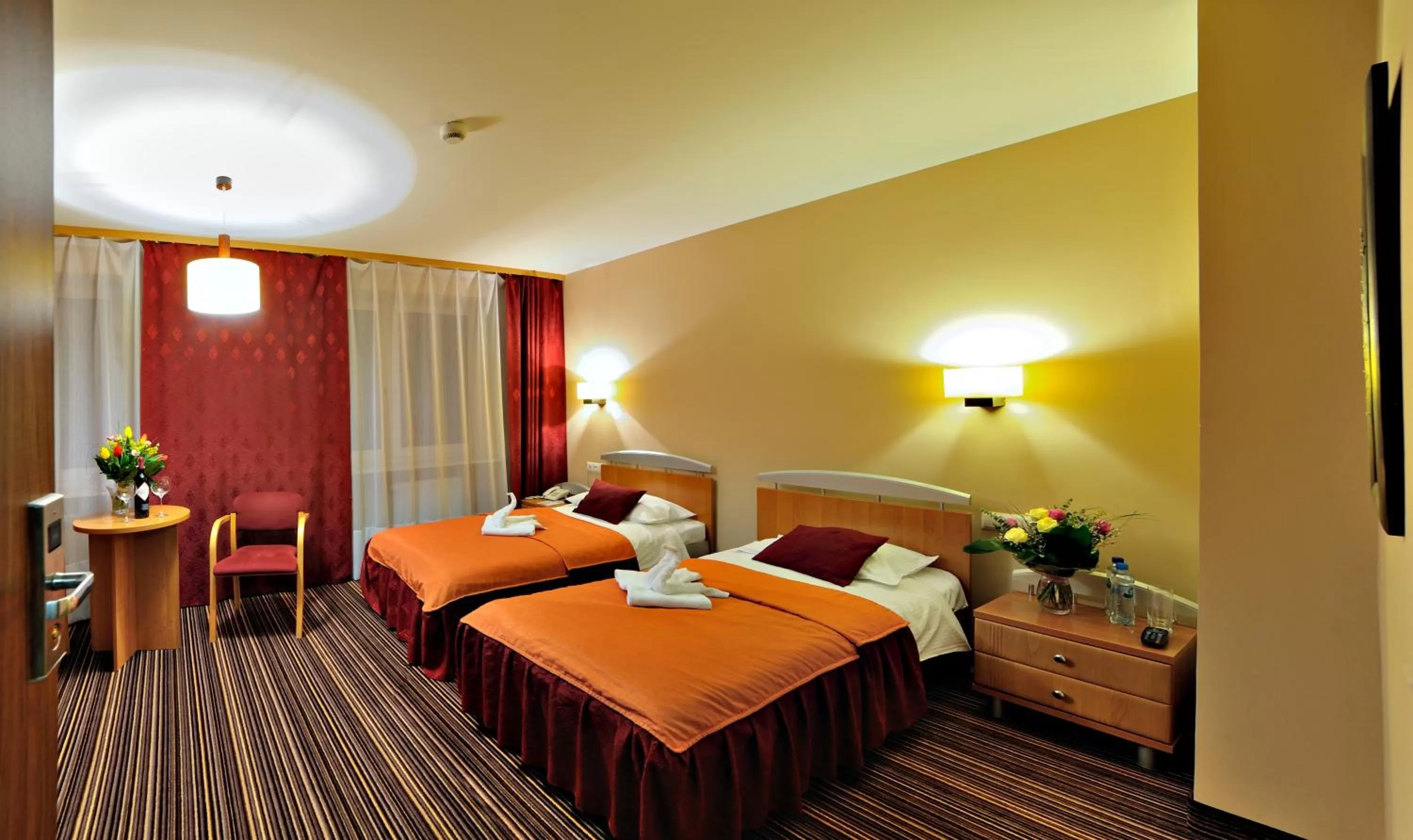 Photo of the whole room, Bed in Hotel Partner