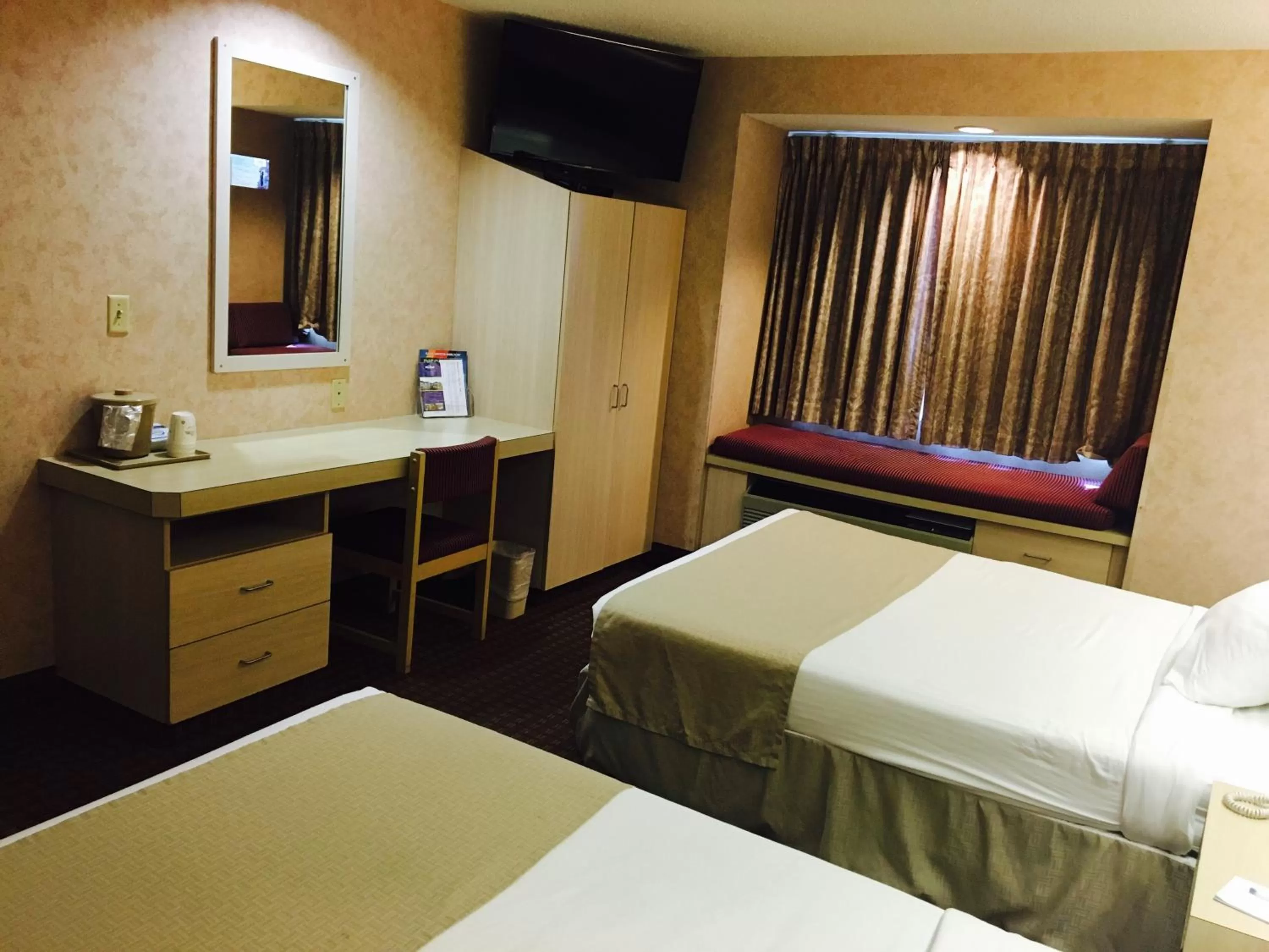 Photo of the whole room, Bed in Microtel Inn & Suites by Wyndham Syracuse Baldwinsville