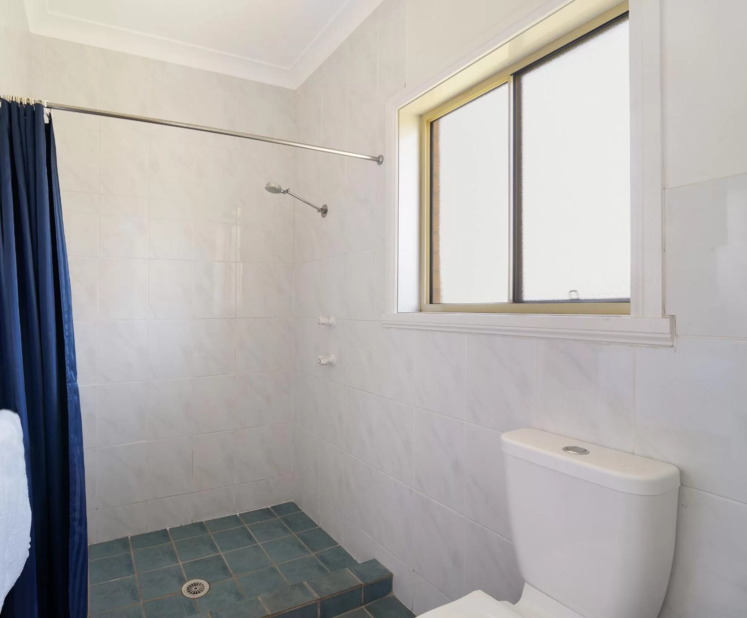 Bathroom in Catalina Motel Lake Macquarie