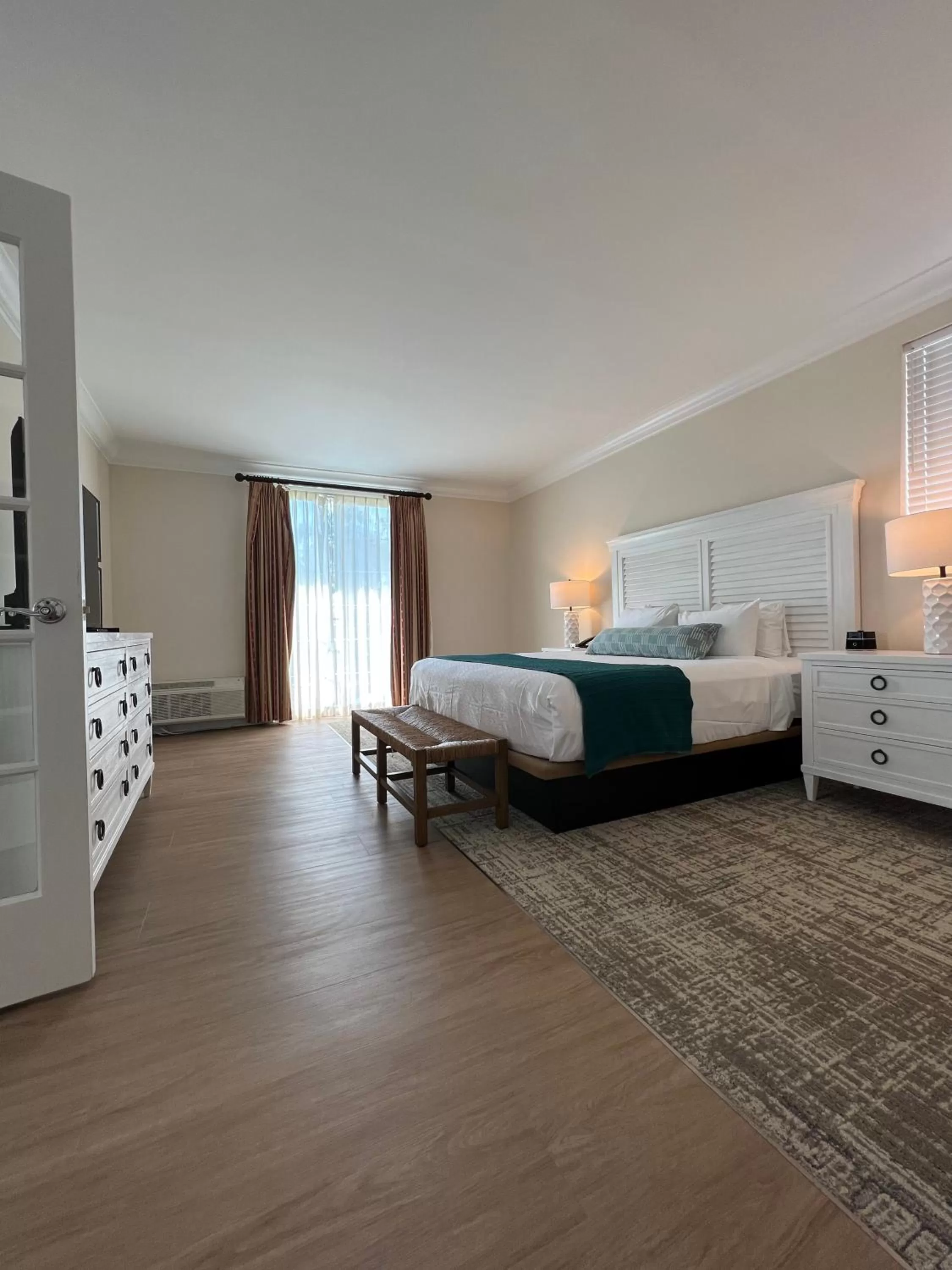 Bed in The Capri Inn