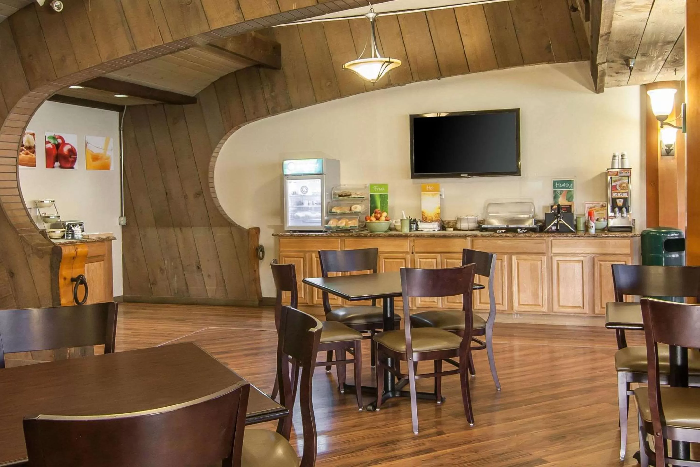 Restaurant/places to eat in Quality Inn & Suites at Coos Bay