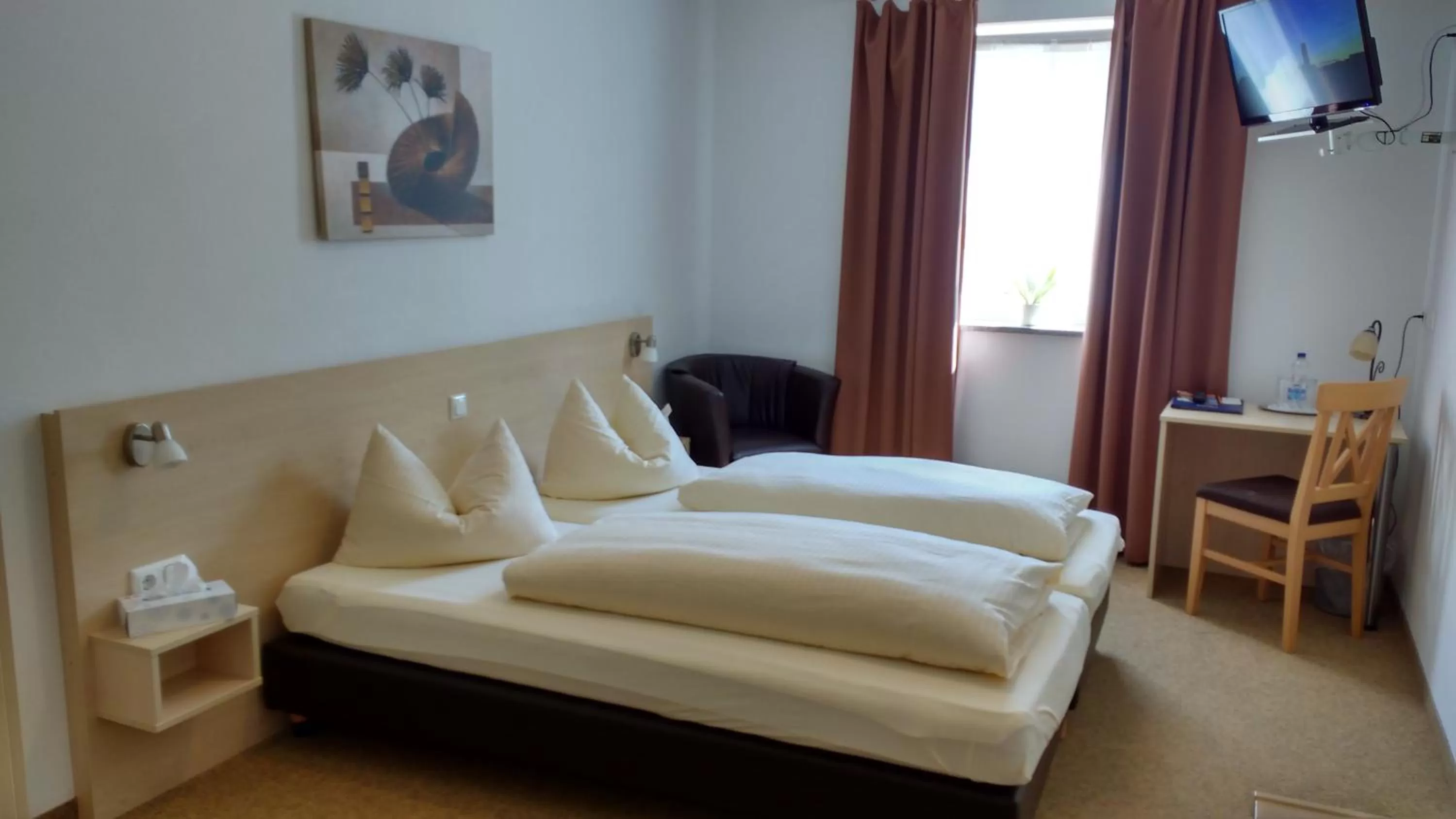 Bedroom, Bed in Hotel - Gasthof Erber