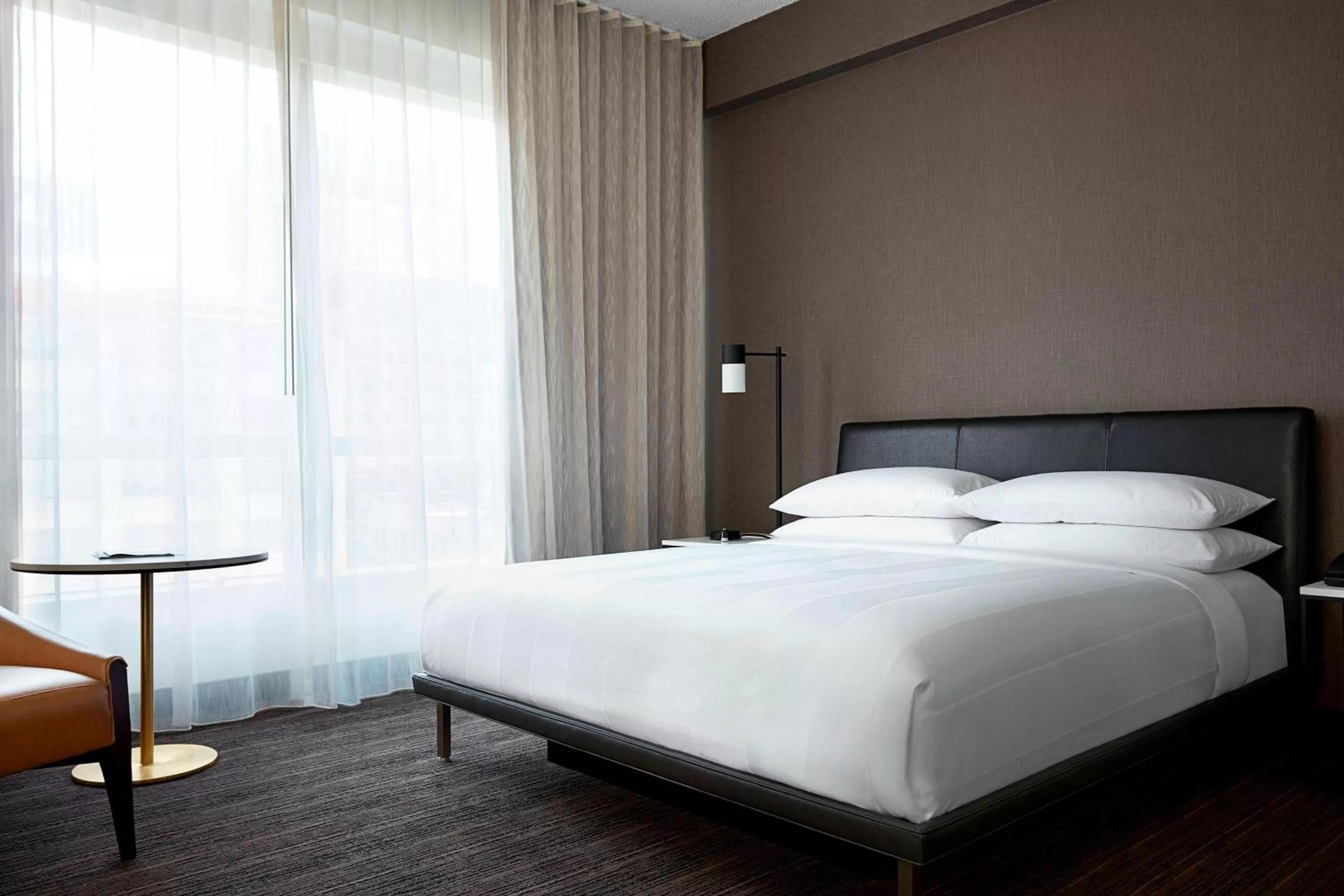 Photo of the whole room, Bed in New York Marriott at the Brooklyn Bridge