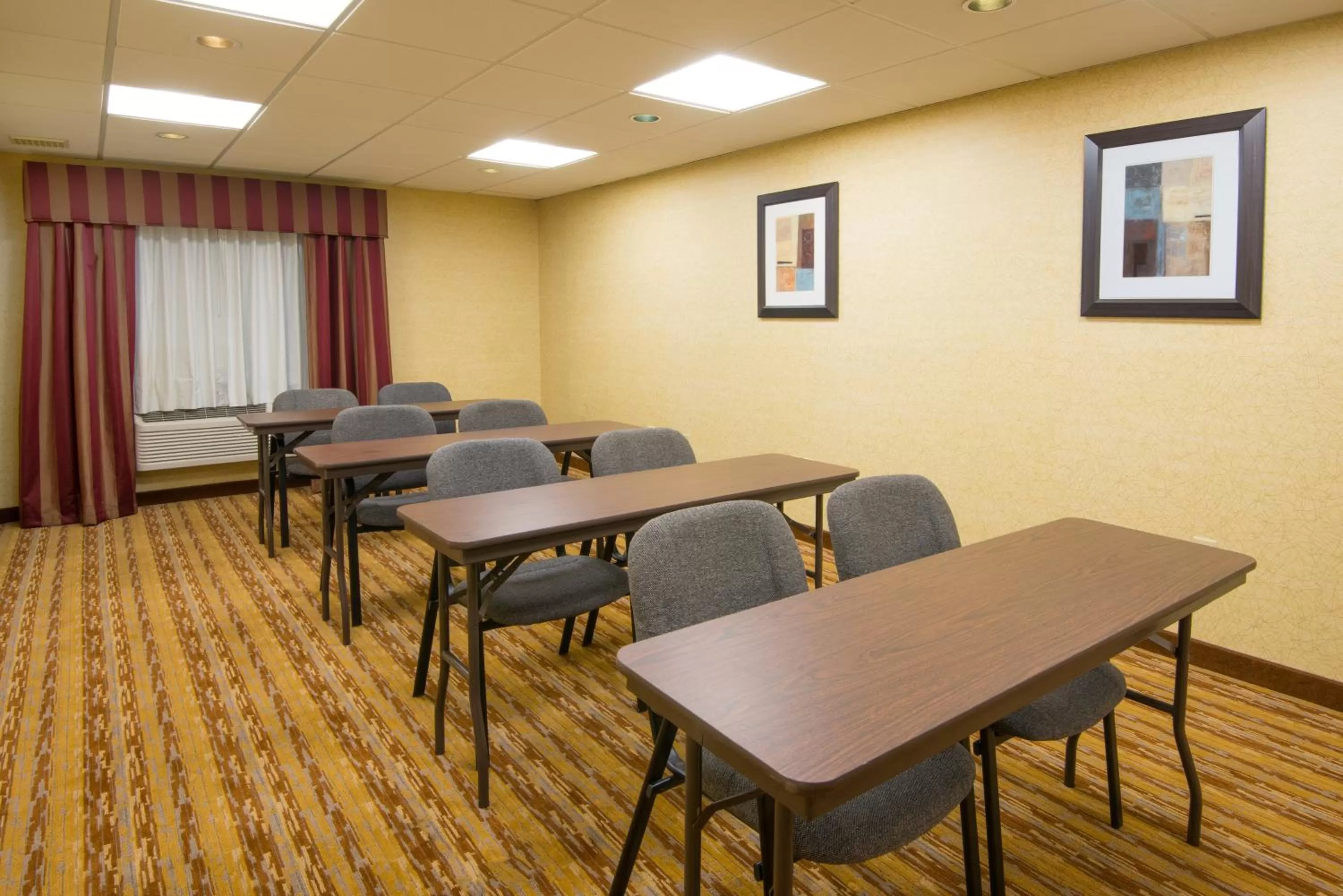 Meeting/conference room in Holiday Inn Express Hotel & Suites Wauseon by IHG