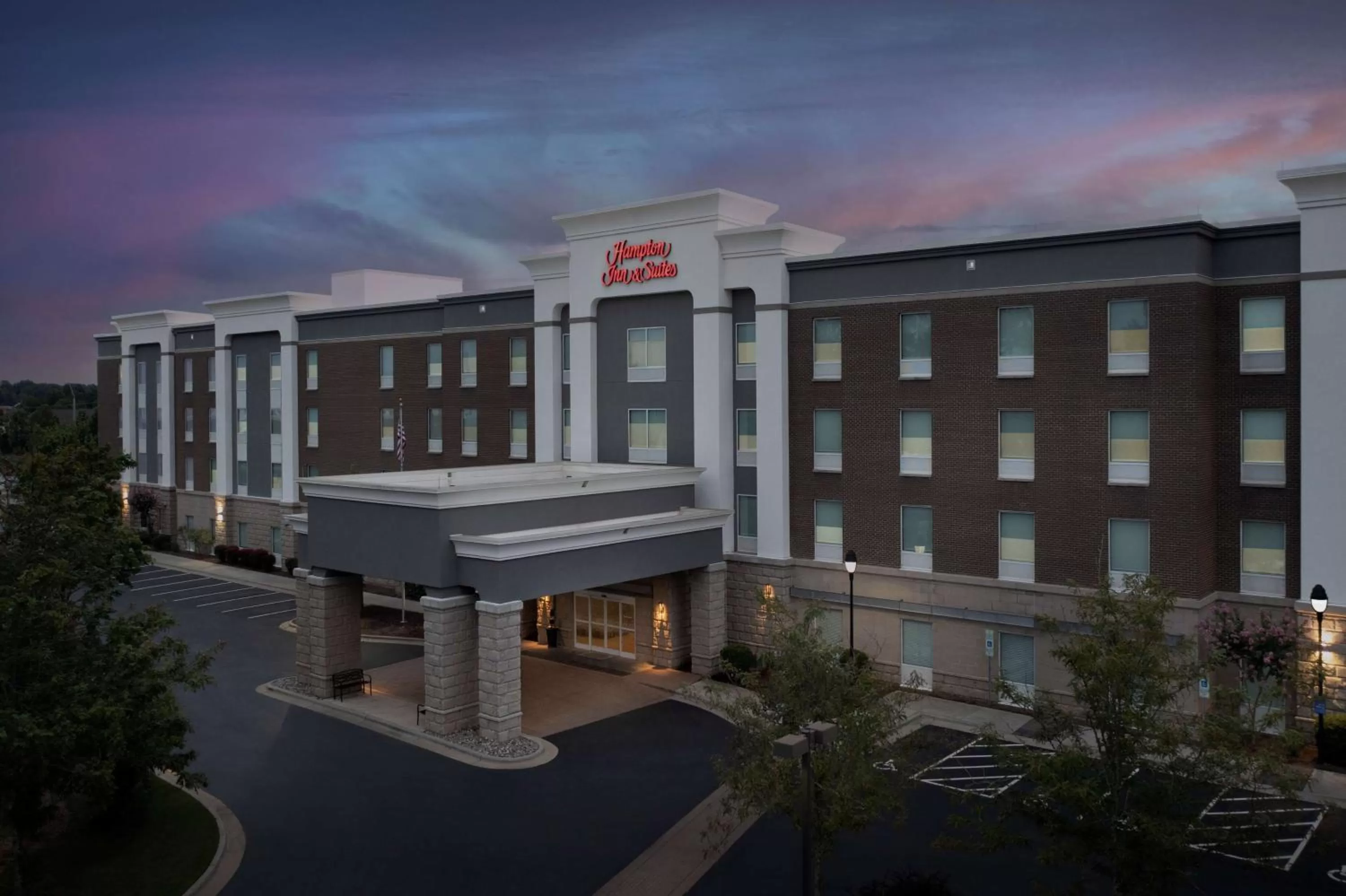Property building in Hampton Inn & Suites Holly Springs