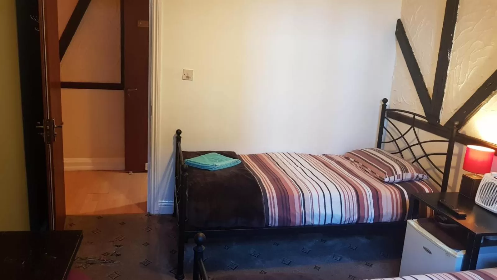 Bedroom, Bed in Hour Glass Hotel