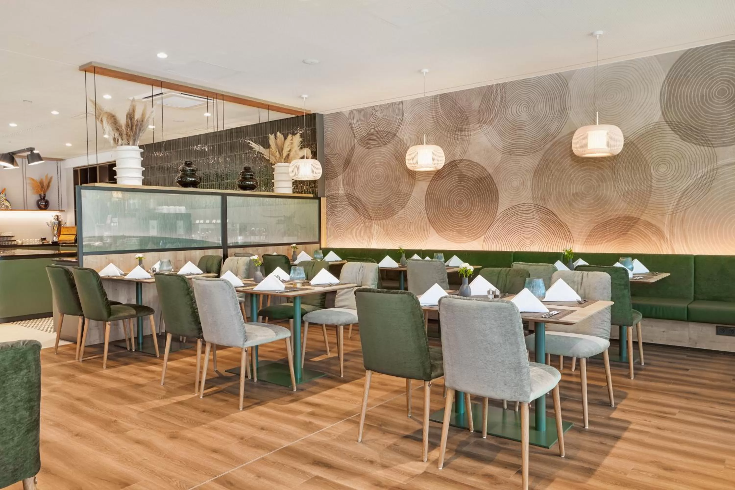 Restaurant/places to eat in H+ Hotel Frankfurt Eschborn