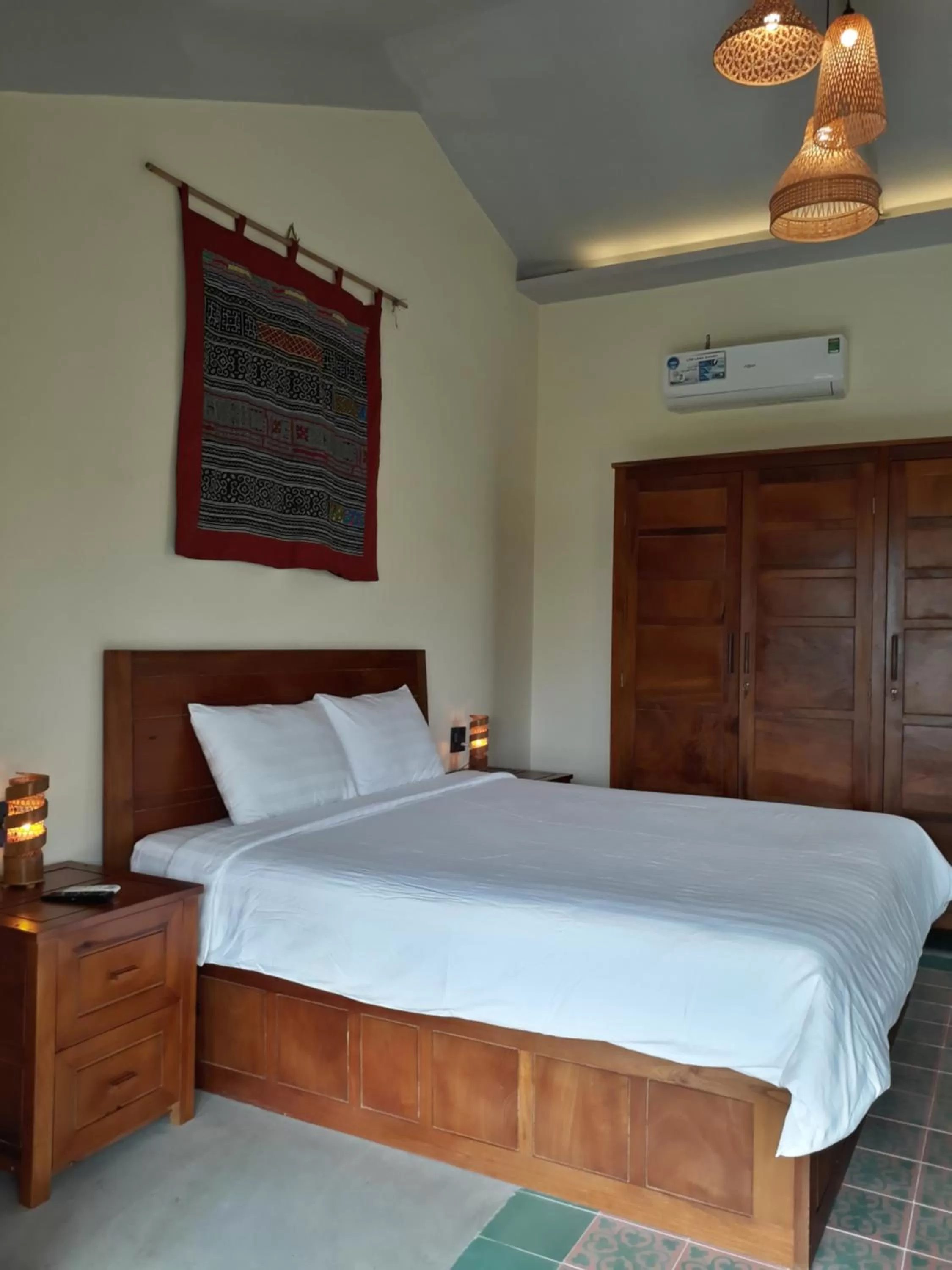 Bedroom, Bed in Pink Tulip Hoi An