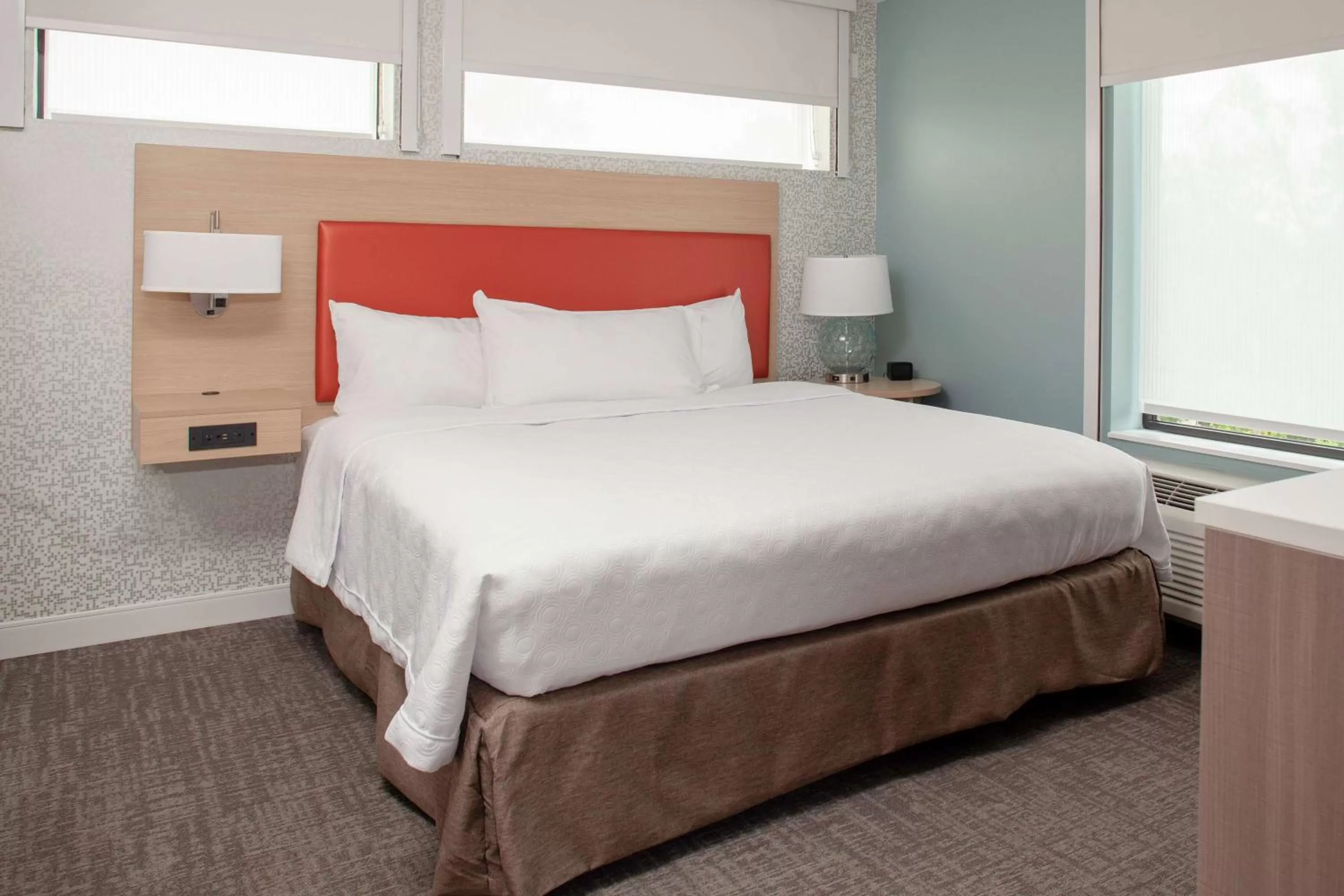 Bed in Home2 Suites by Hilton Bloomington