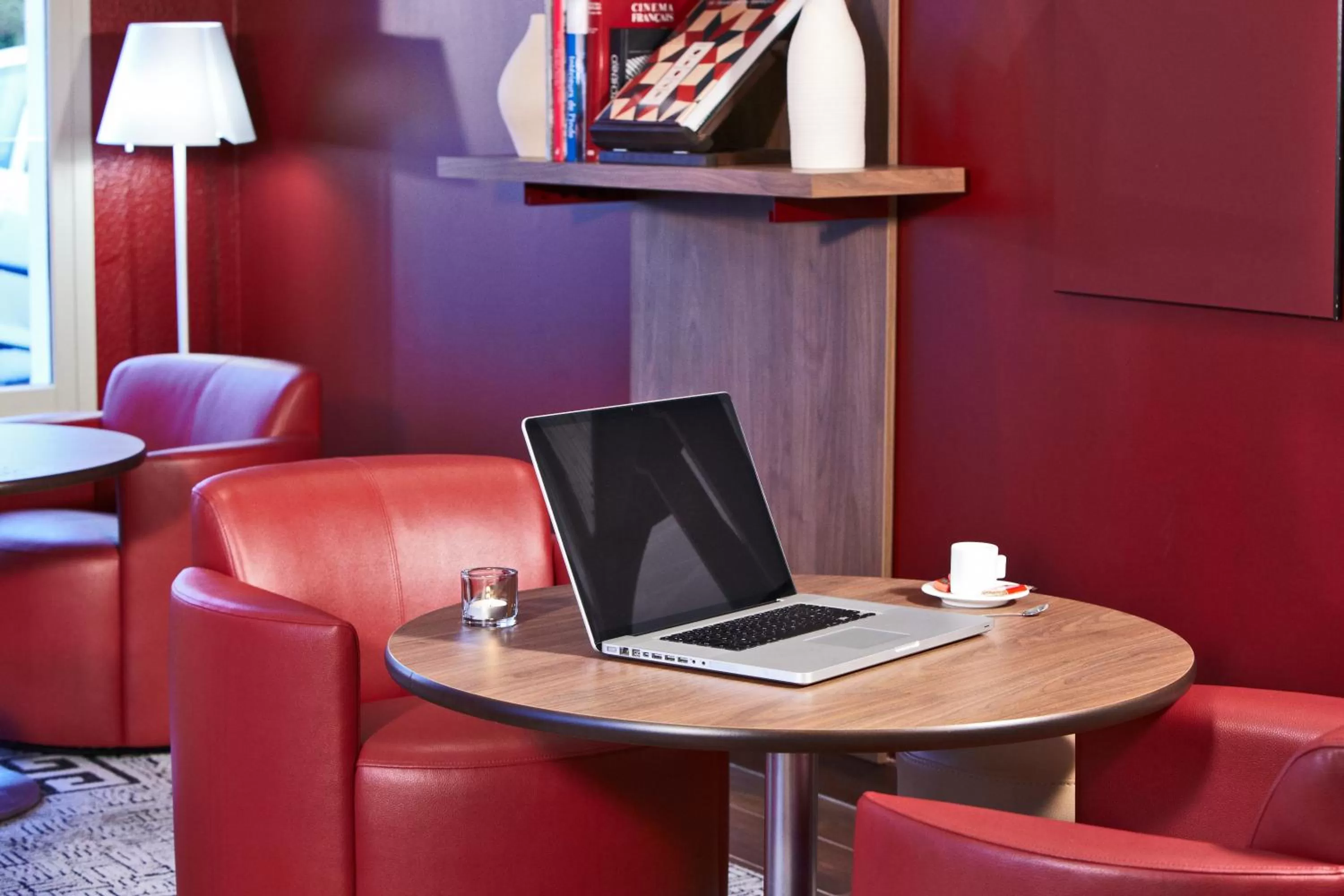 Lounge or bar in Campanile Le Havre Nord - Montivilliers