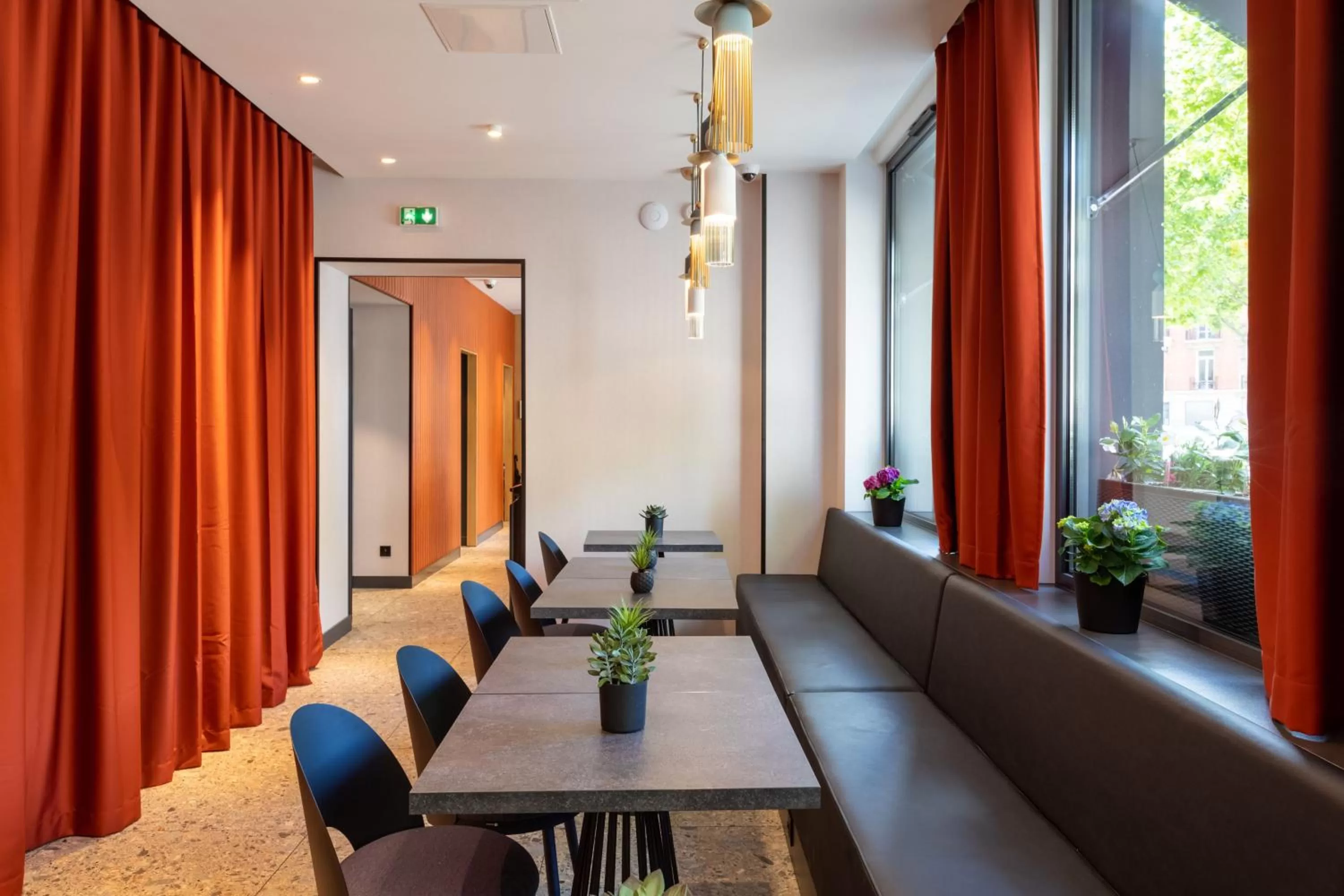 Restaurant/places to eat in Hôtel Prince Albert Gare de Lyon