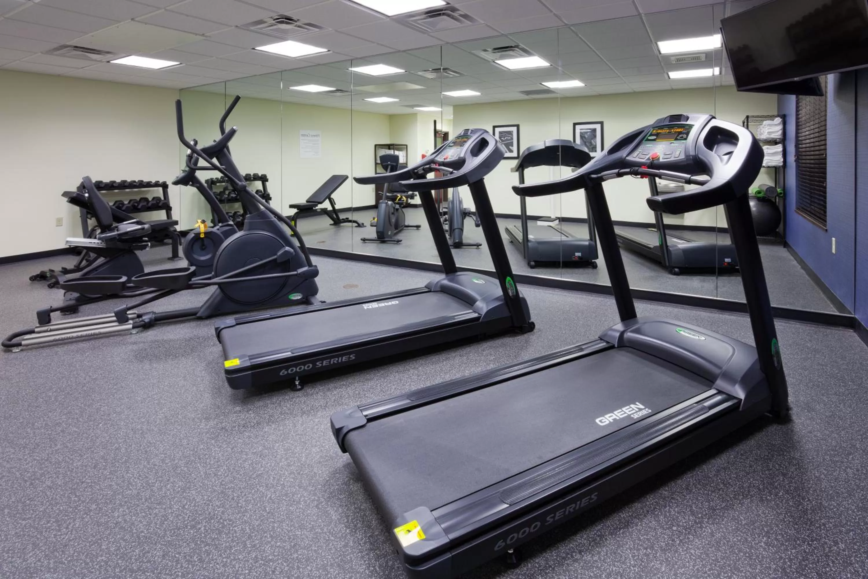 Fitness centre/facilities in Holiday Inn Express & Suites Fort Dodge by IHG