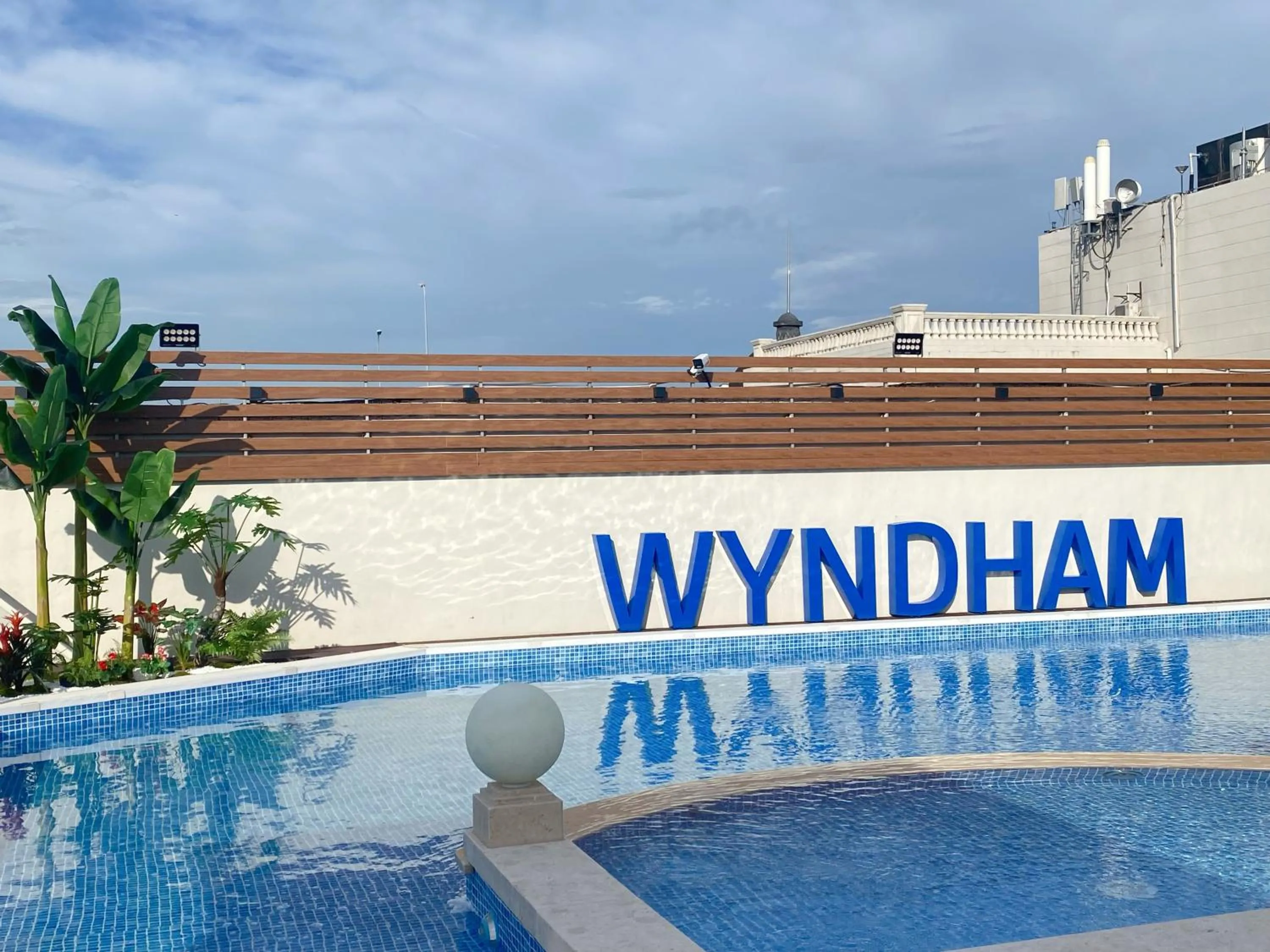 Swimming pool in Wyndham Shanghai Hongqiao-Near NECC