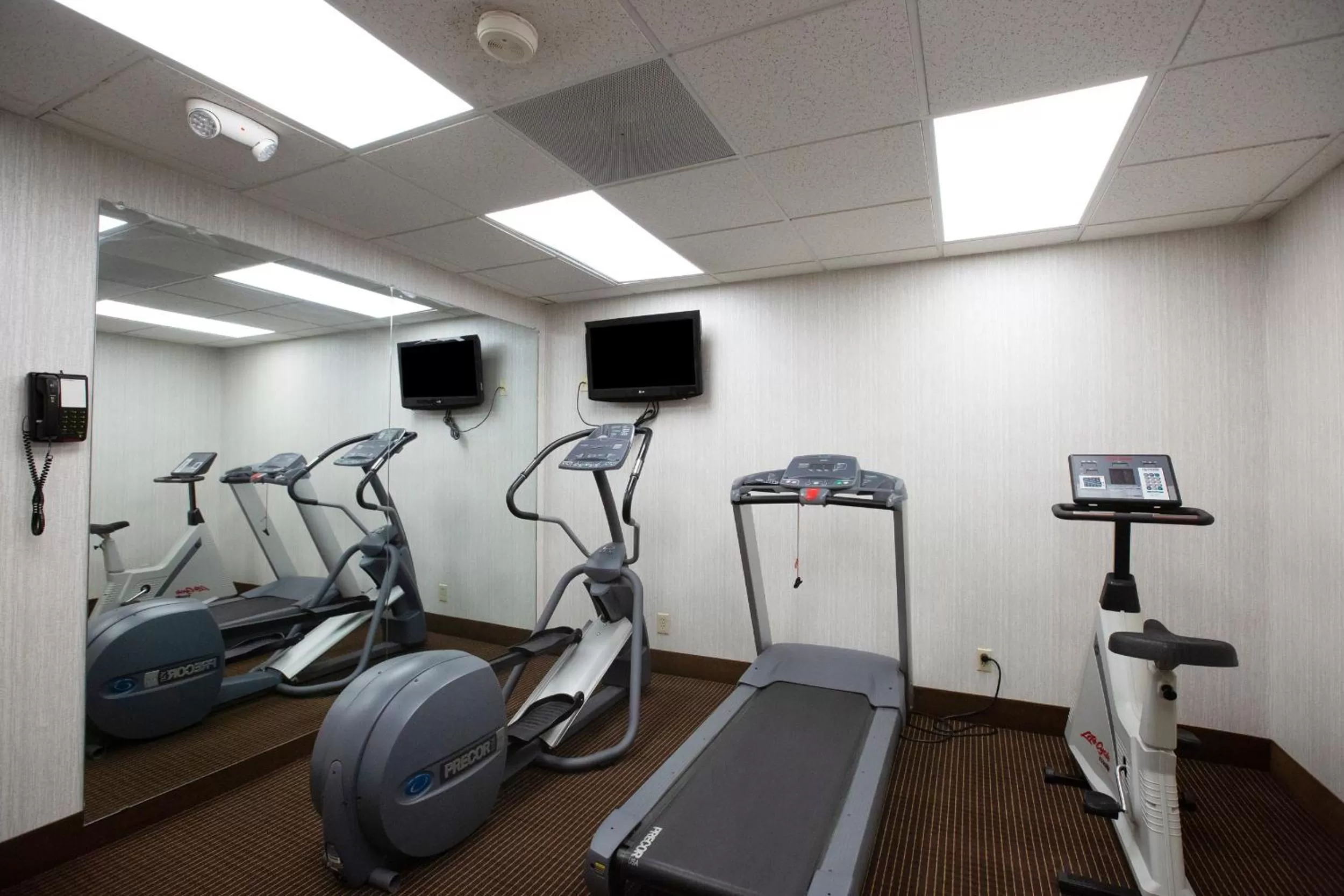 Fitness centre/facilities in Americas Best Value West Point